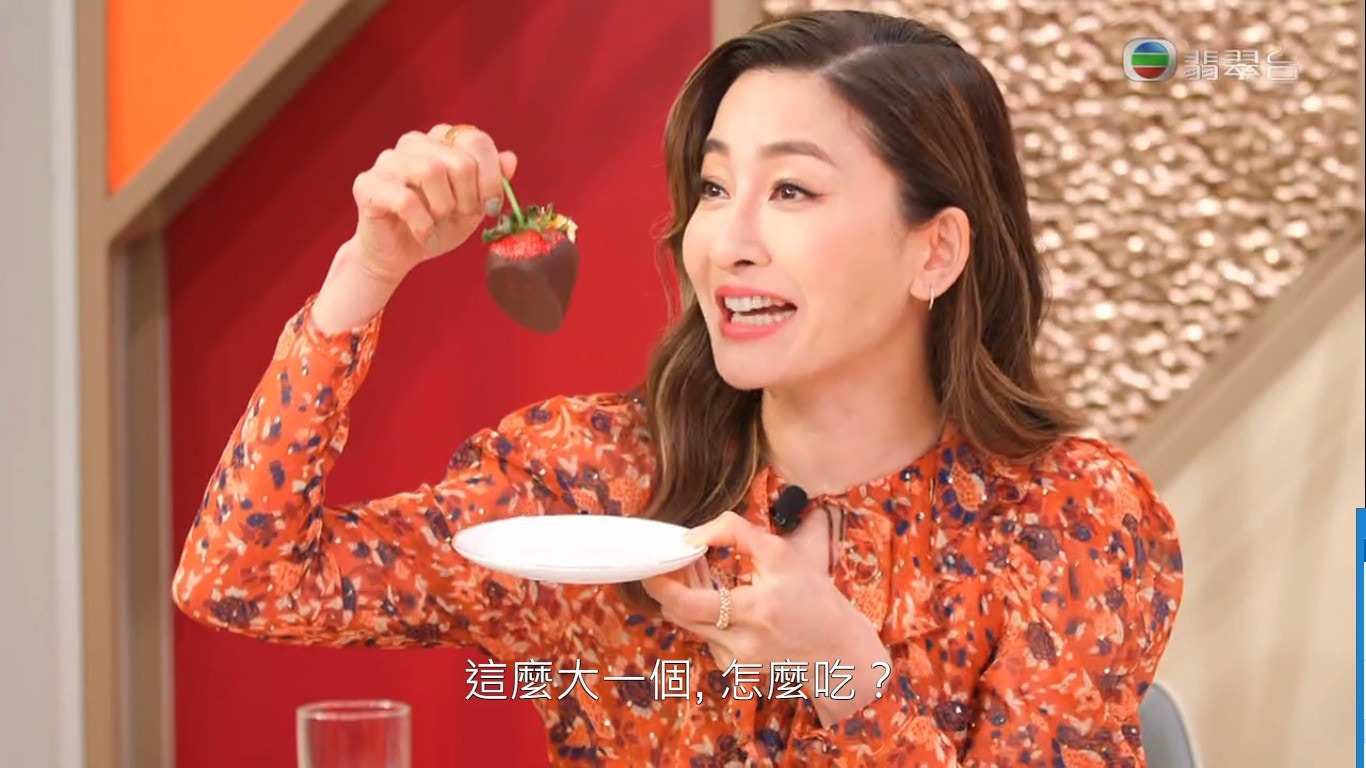 巨型士多啤梨似分手餐。（影片截圖）