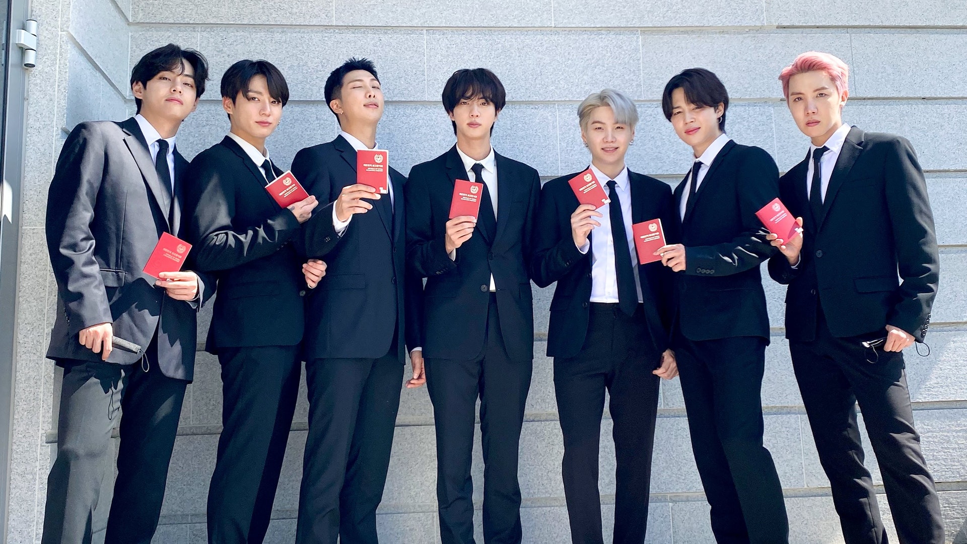 BTS防彈少年團獲授予外交官護照 19日將隨文在寅總統訪美 BTS防彈少年團獲授予外交官護照 19日將隨文在寅總統訪美