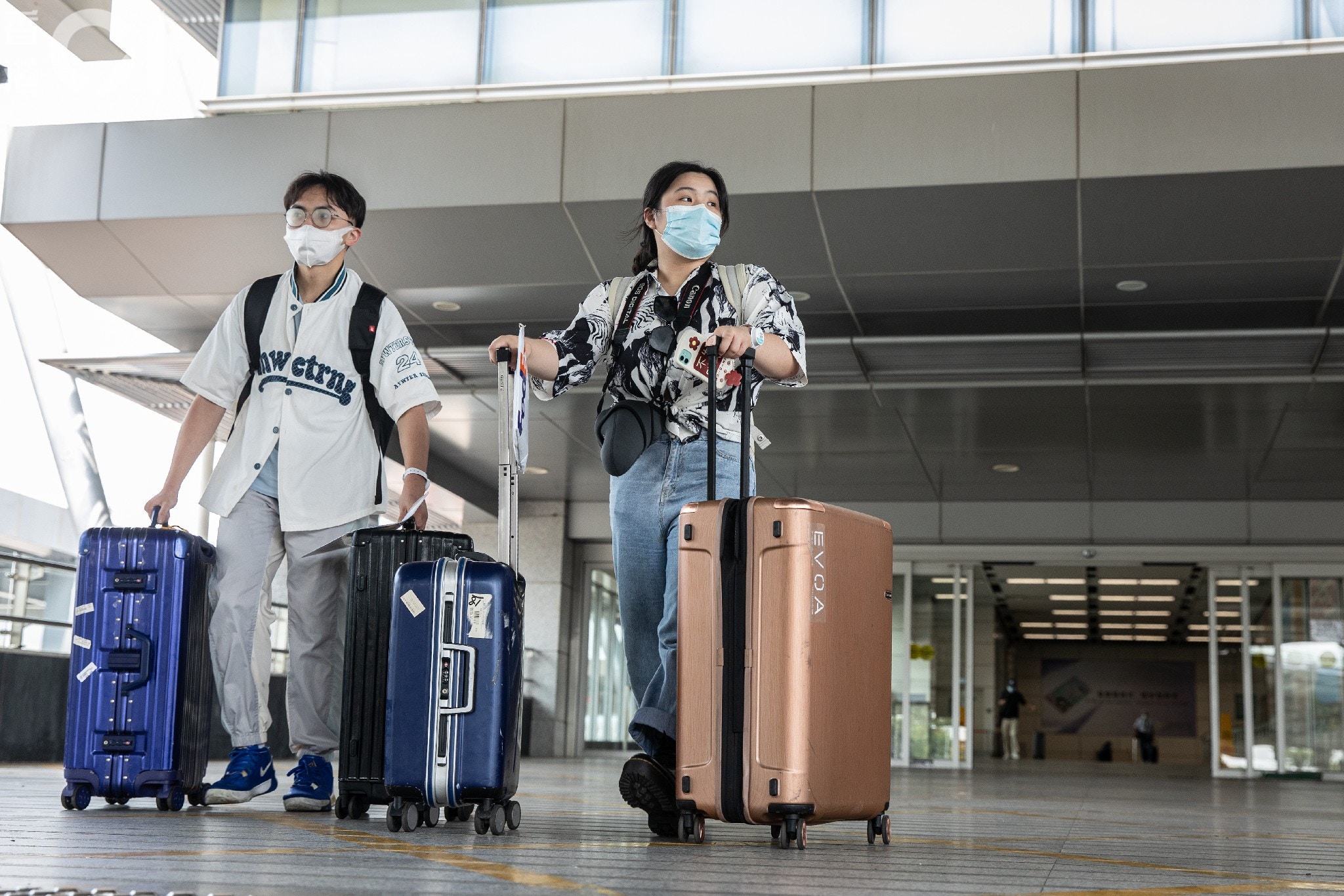「來港易」計劃9月15日起推行，身處廣東省和澳門的非香港居民凌晨時分起可透過網上系統預約，符合條件者可在入境香港時獲豁免強制檢疫安排。（資料圖片／梁鵬威攝）