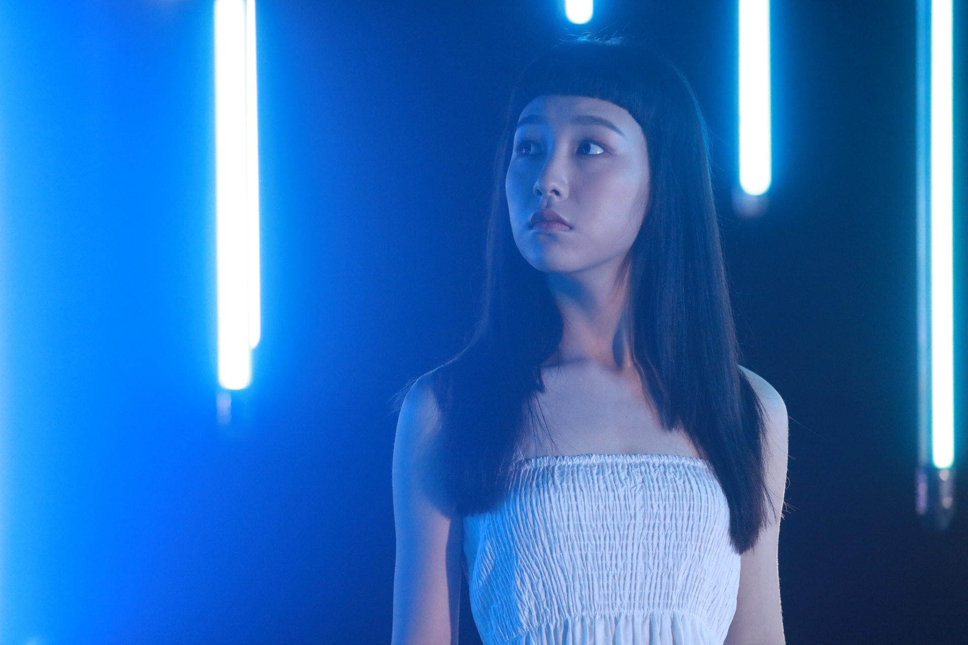 炎明熹日前為首支個人單曲《真話的清高》拍MV。 炎明熹日前為首支個人單曲《真話的清高》拍MV。
