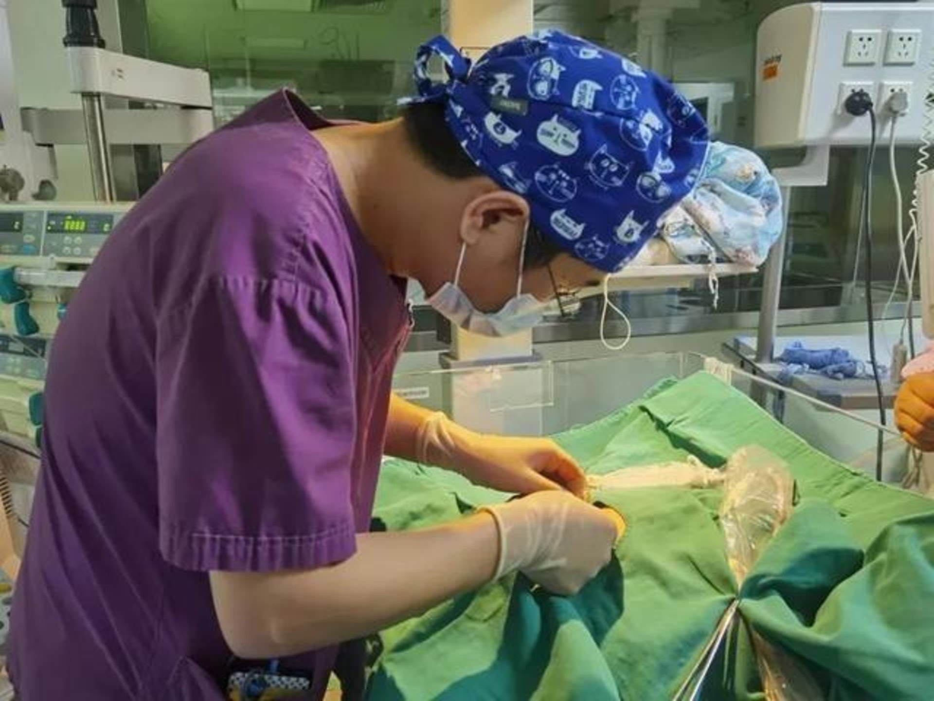 廣西一名出生僅10日的女嬰渾身散發著淡淡的燒焦的楓糖香味。(半島晨報) 廣西一名出生僅10日的女嬰渾身散發著淡淡的燒焦的楓糖香味。(半島晨報)