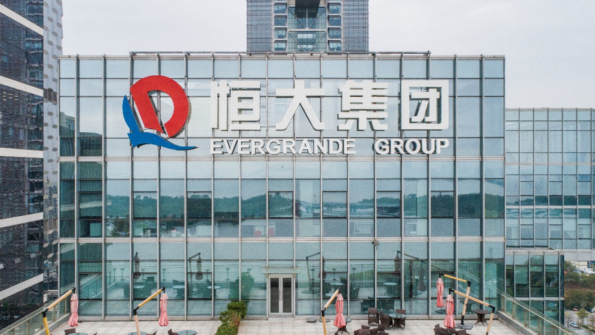 回顧2021|房地產風聲鶴唳恒大瀕爆煲 一系列政策為化解危機? 回顧2021|房地產風聲鶴唳恒大瀕爆煲 一系列政策為化解危機?