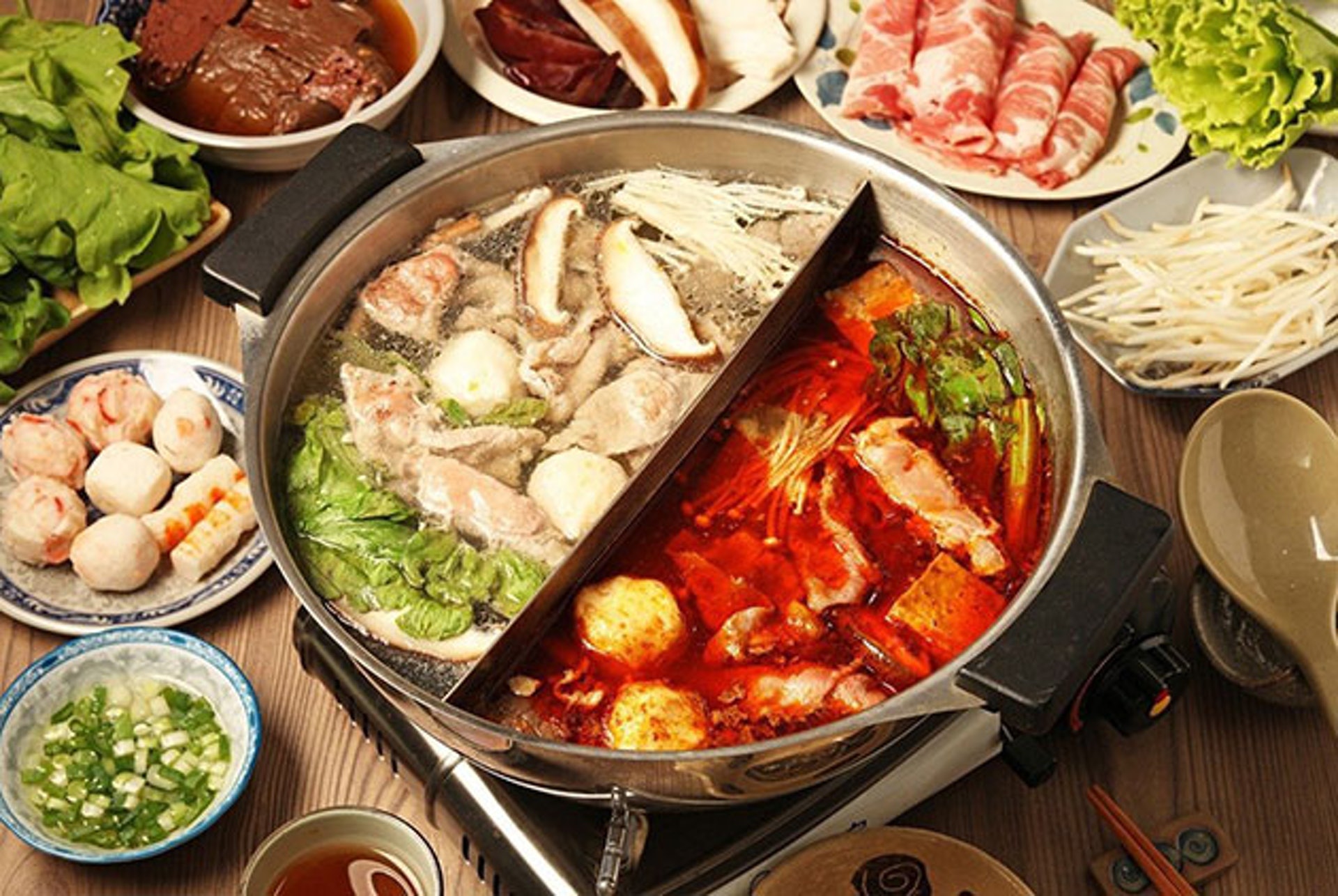 飲食習慣不健康,愛食煎炸、刺激性大、易上火的餐點,如火鍋、燒肉、零食等,容易引發陰虛 (圖片來源: Freepik) 飲食習慣不健康,愛食煎炸、刺激性大、易上火的餐點,如火鍋、燒肉、零食等,容易引發陰虛 (圖片來源: Freepik)