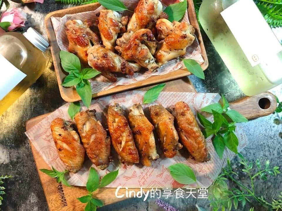 雞食譜｜脆皮椒鹽雞翼免沾粉香酥夠味　醃料簡單花椒粒下鍋前挑起