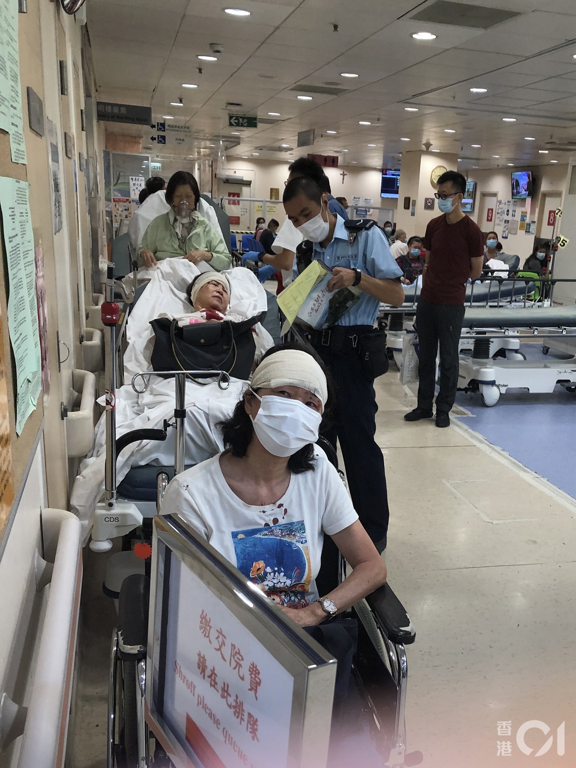 海麗商場斬人 芬姐頭捱斬阻刀漢續傷人開顱取3厘米刀片留醫icu 海麗商場斬人 芬姐頭捱斬阻刀漢續傷人開顱取3厘米刀片留醫icu