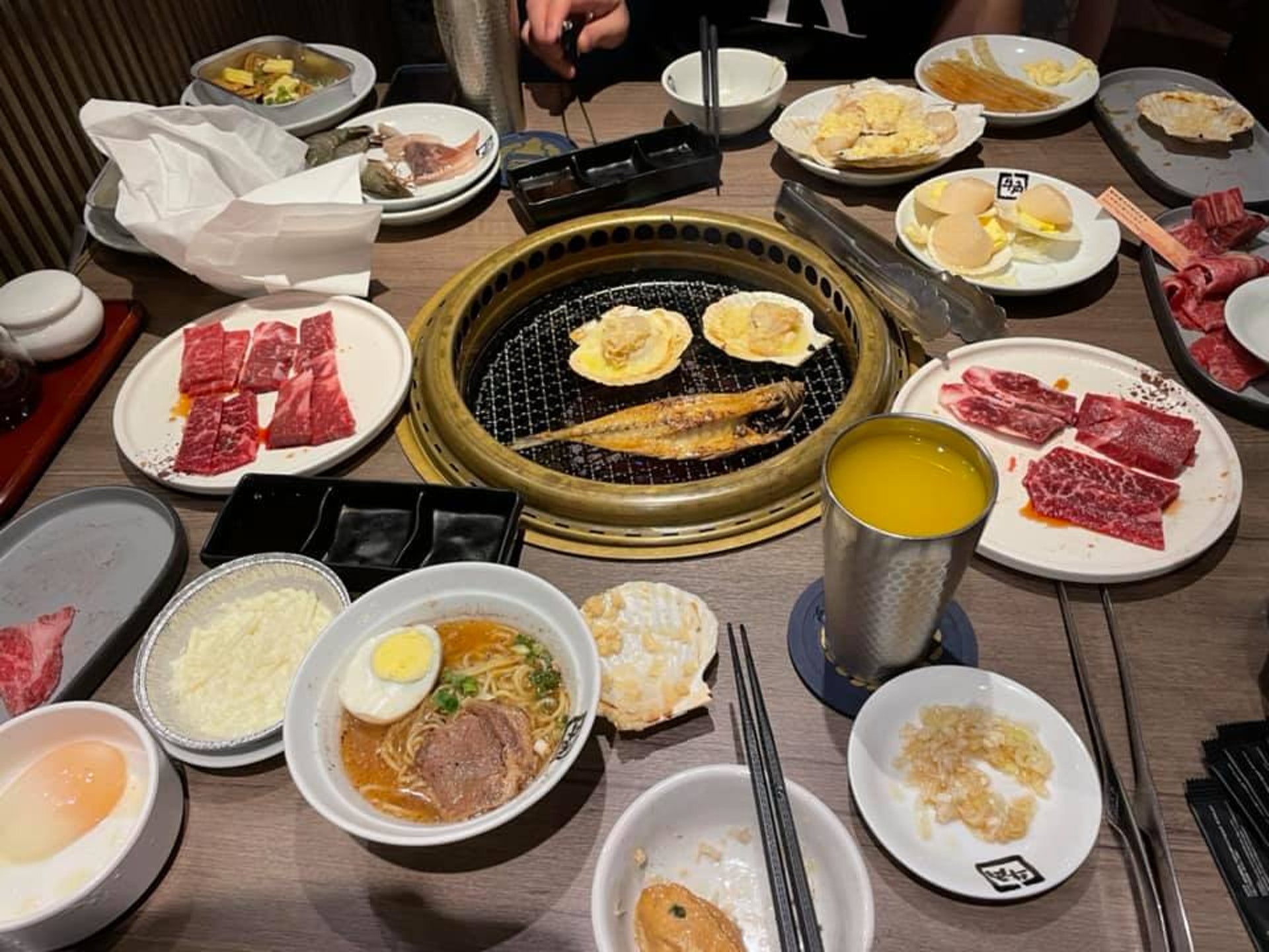 涉事食客上載照片,指牛角是「黑心燒肉」,批評提供的牛肉及雪糕有問題。(facebook群組「香港自助餐及放題集中討論區 hk buffet group」圖片) 涉事食客上載照片,指牛角是「黑心燒肉」,批評提供的牛肉及雪糕有問題。(facebook群組「香港自助餐及放題集中討論區 hk buffet group」圖片)