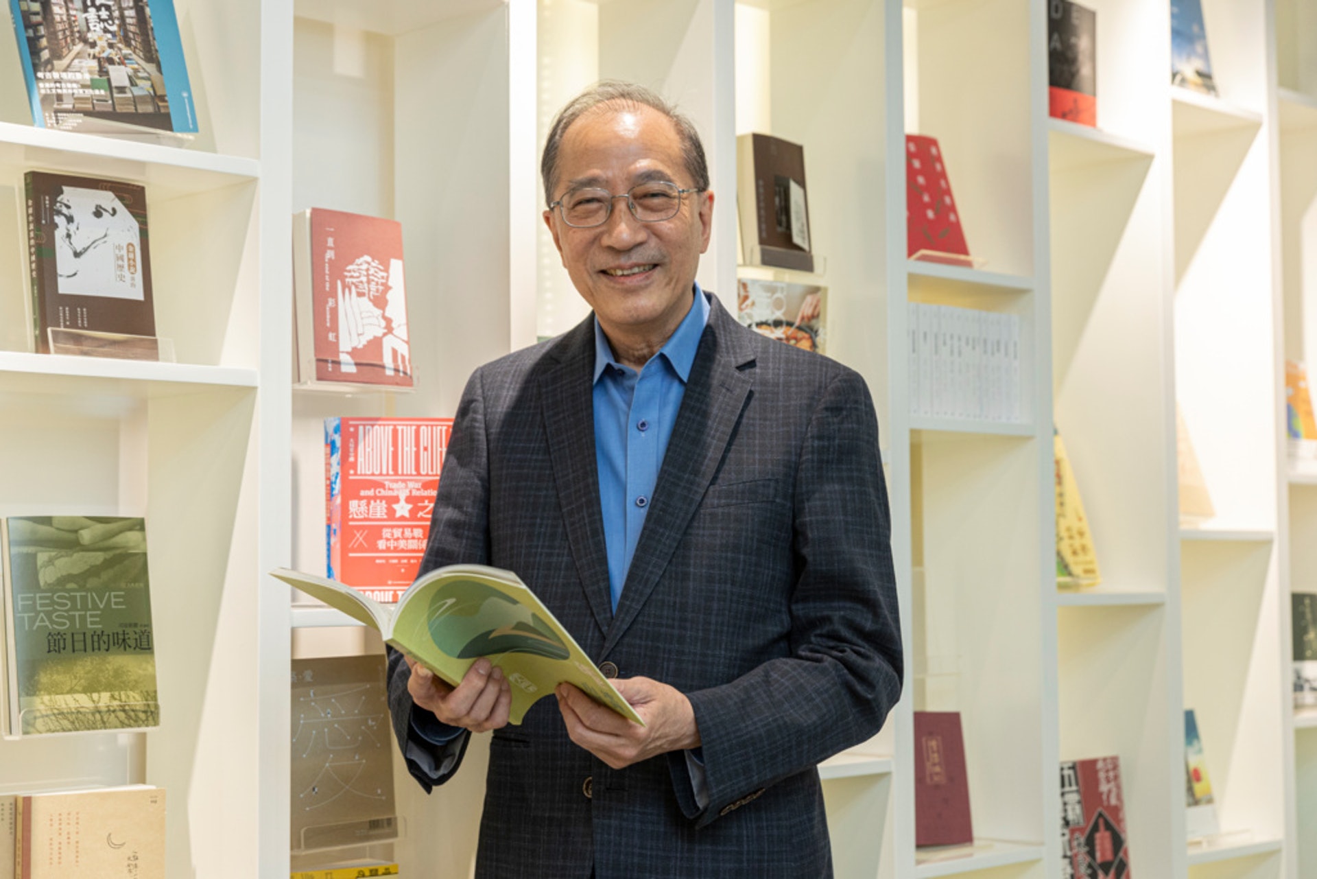 陸人龍希望能在在國民教育、通識教育和道德教育等方面,對學生們有所助益。(龔嘉盛攝) 陸人龍希望能在在國民教育、通識教育和道德教育等方面,對學生們有所助益。(龔嘉盛攝)