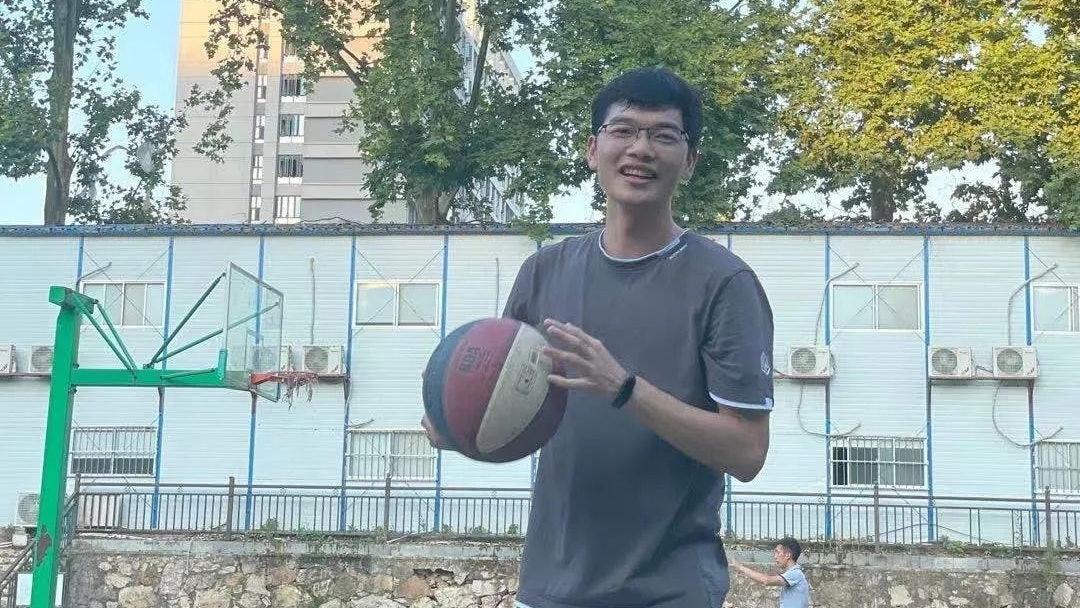 武漢大學27歲博士生入選華為「天才少年」 熱愛生活還會練腹肌 武漢大學27歲博士生入選華為「天才少年」 熱愛生活還會練腹肌