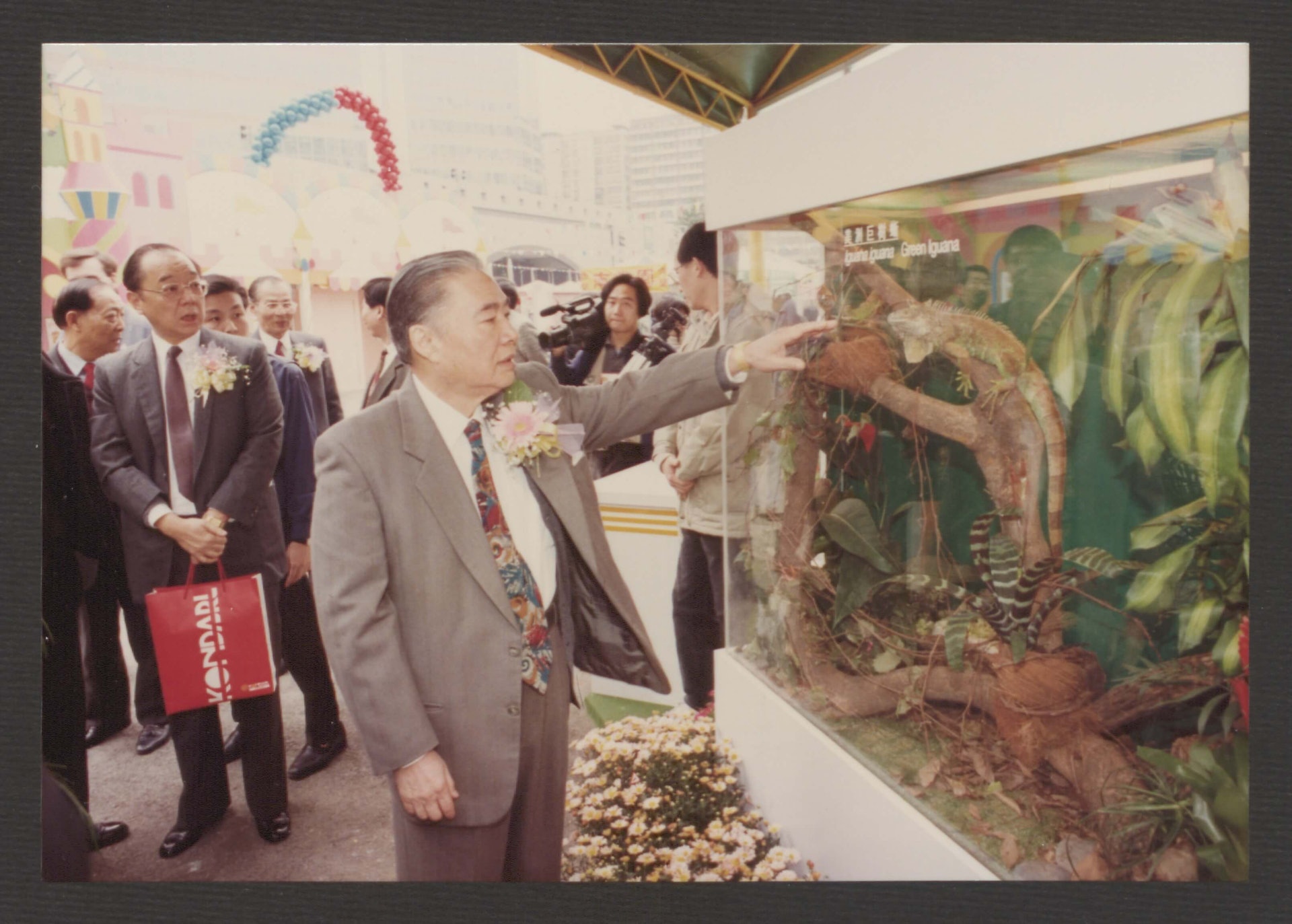 1993年葵涌運動場舉行農展嘉年華，張人龍到場參觀。（網上圖片）