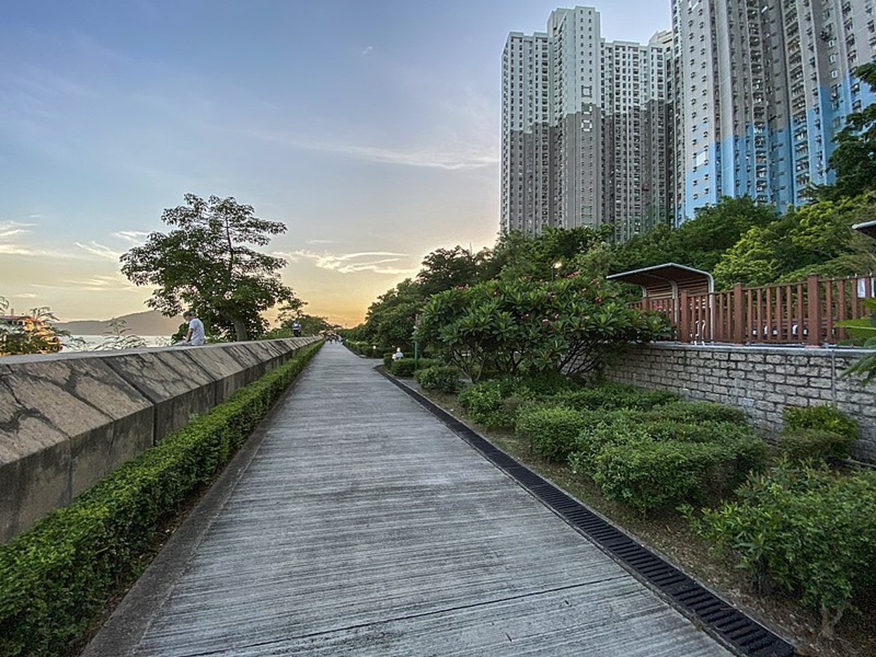 華貴海旁的南堤綠徑地段租予港鐵使用10年,其後改建成綠化康樂設施,本月順利交還房署。(維基圖片) 華貴海旁的南堤綠徑地段租予港鐵使用10年,其後改建成綠化康樂設施,本月順利交還房署。(維基圖片)