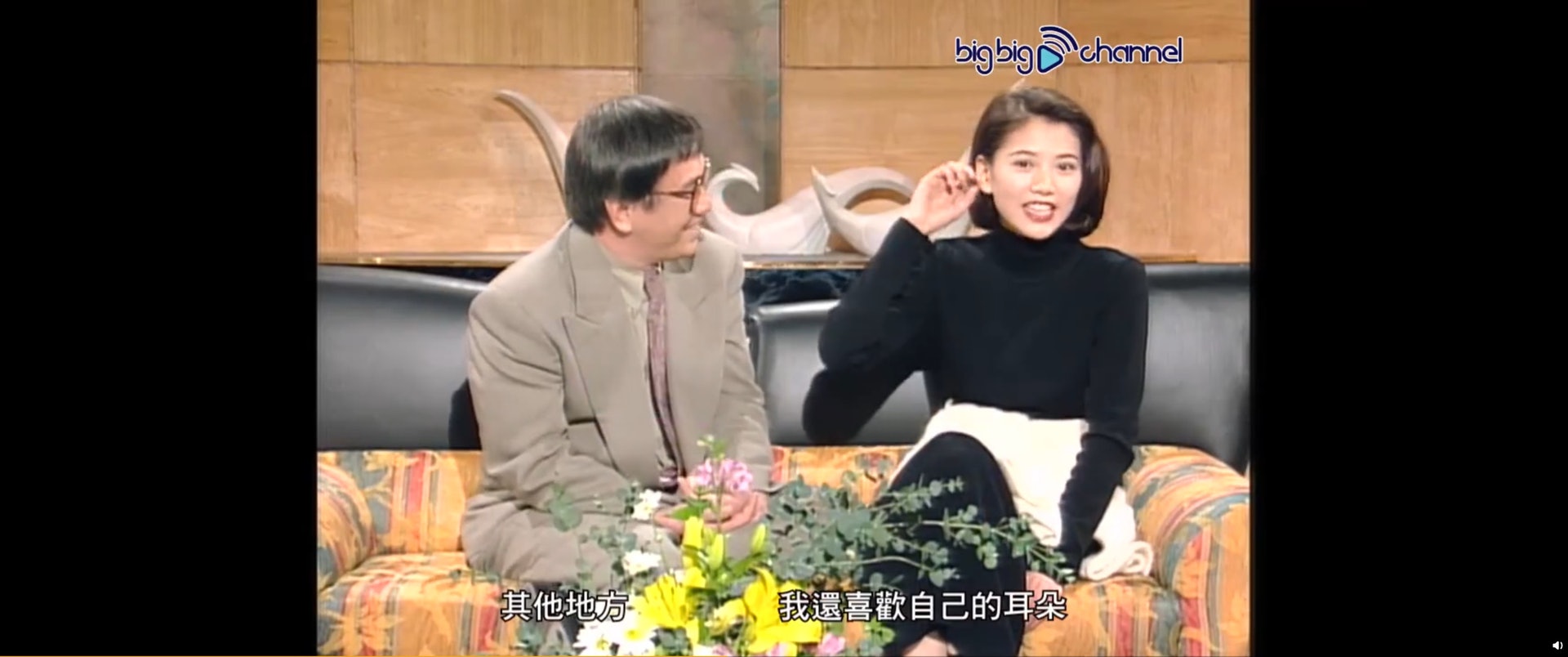 滿意自己耳仔。(影片截圖) 滿意自己耳仔。(影片截圖)