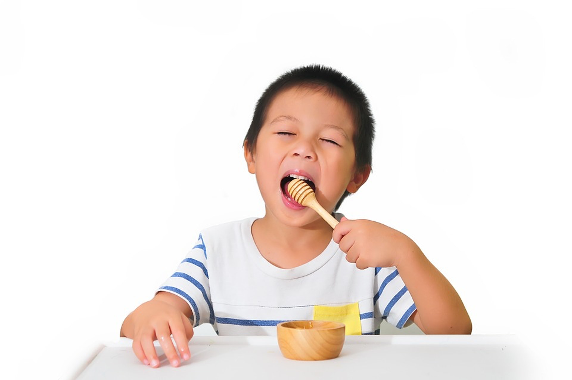 一歲以下幼童腸胃功能較弱，應避免食用蜂蜜。（圖片：Pixabay）