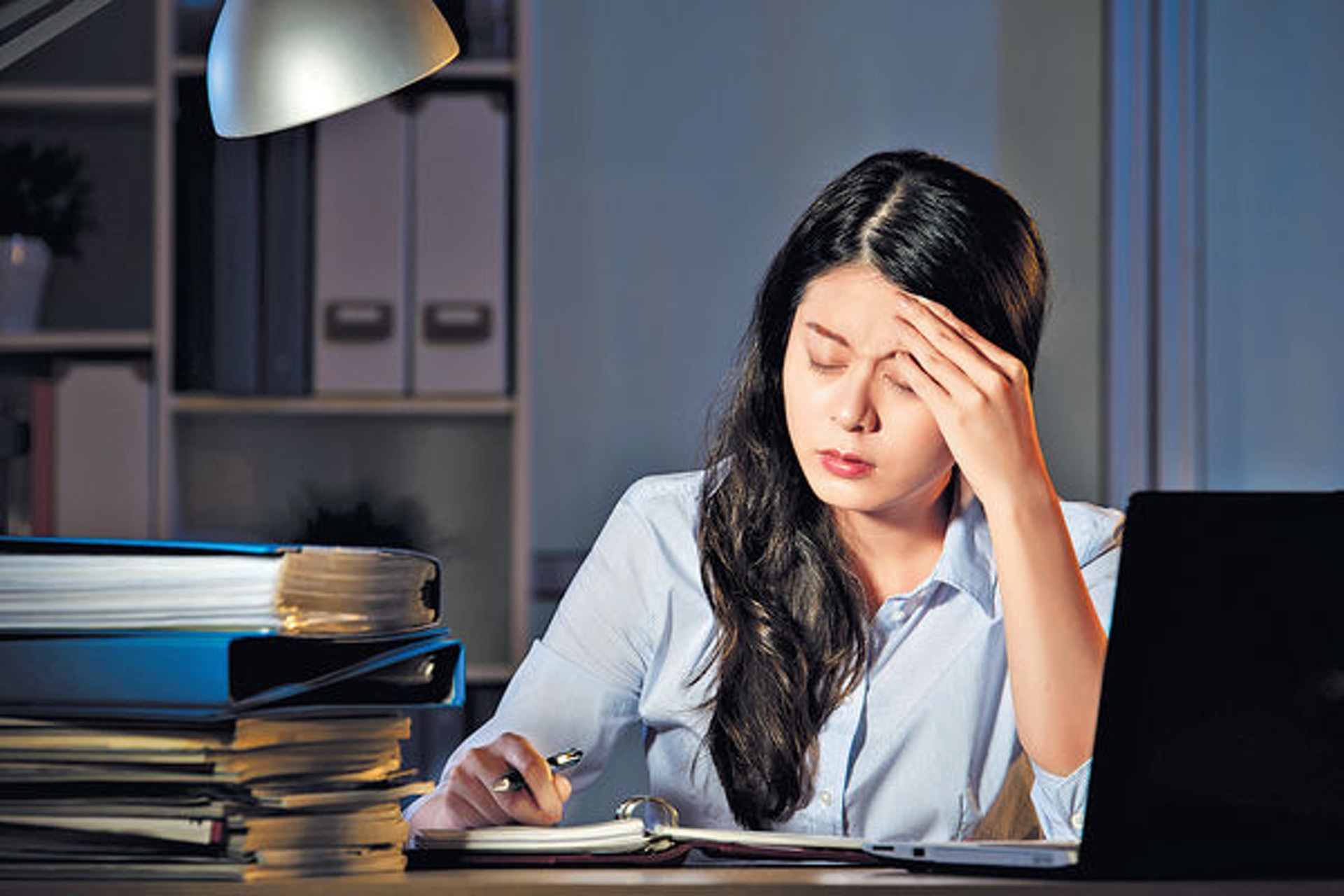 中醫認為肝有疏散宣泄、儲藏血液、調節血液的功能,而熬夜則會傷肝。(圖片: Freepik) 中醫認為肝有疏散宣泄、儲藏血液、調節血液的功能,而熬夜則會傷肝。(圖片: Freepik)