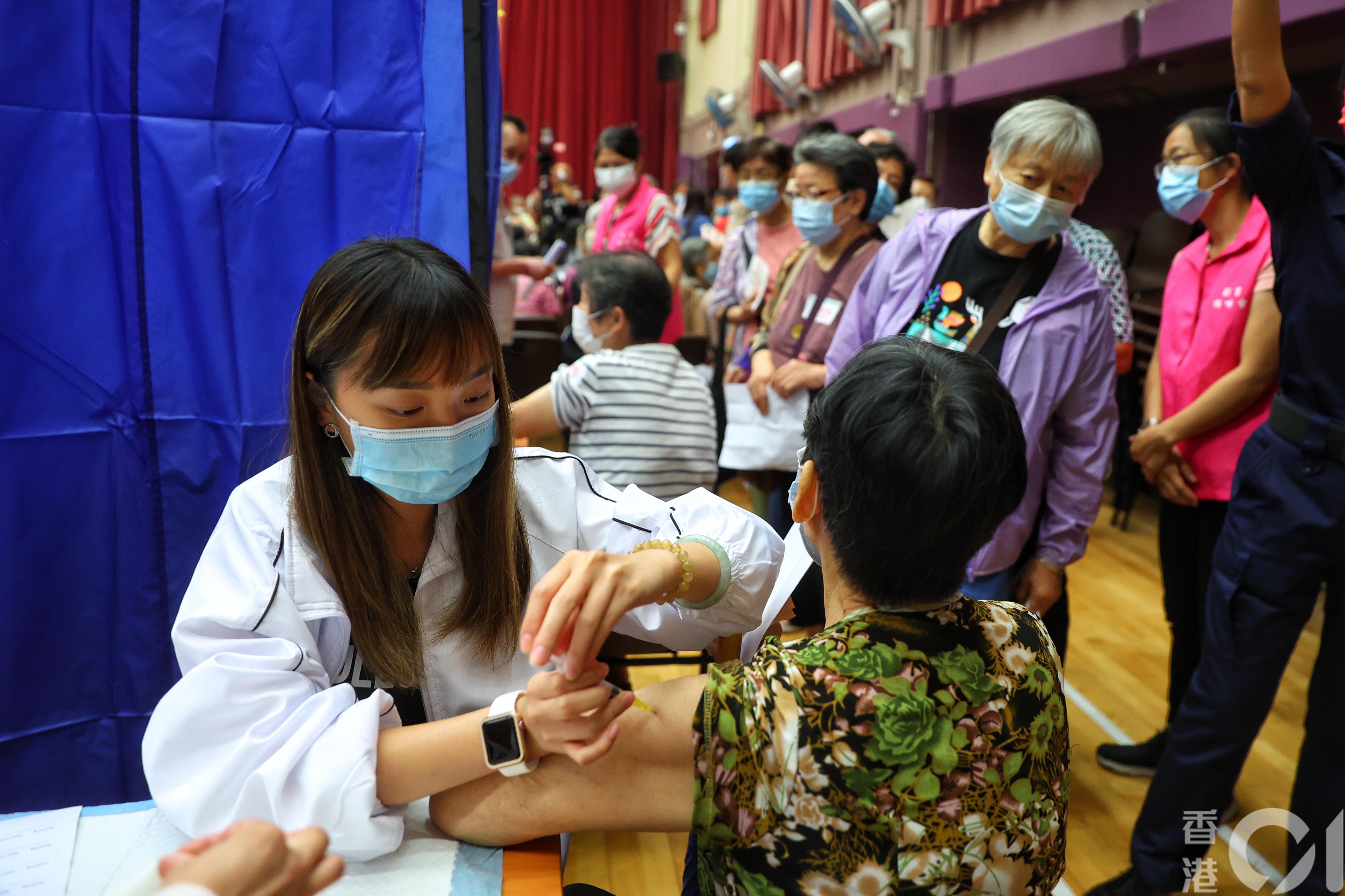 新冠疫苗｜7100人今打第一針　3公立醫院周三起設接種站