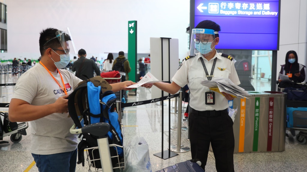 機管局周四起強制特定群組員工打齊針兼每周檢 不接納醫療豁免 機管局周四起強制特定群組員工打齊針兼每周檢 不接納醫療豁免