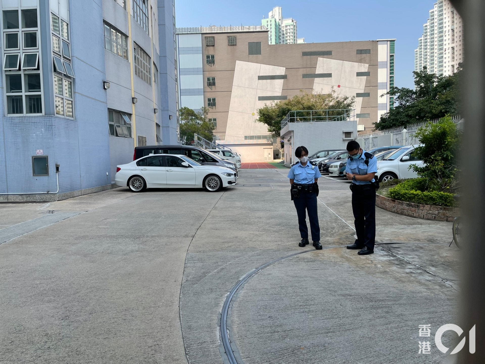 警員在場調查案件。(鄧栢良攝)