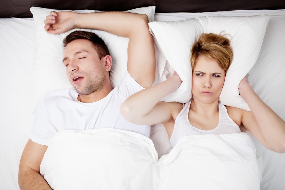 睡眠窒息症患者會在睡眠時，多次出現呼吸暫停而窒息。（圖片：Shutterstock）