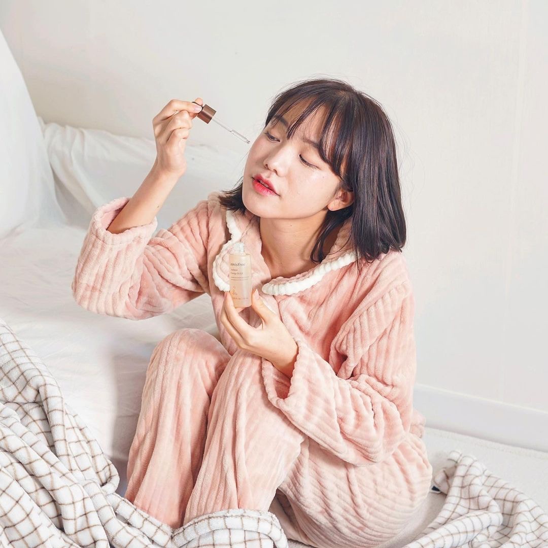 暗瘡 | 一些生活上的壞習慣，也會令皮膚不斷長暗瘡與粉刺．（innisfreeofficial＠IG）