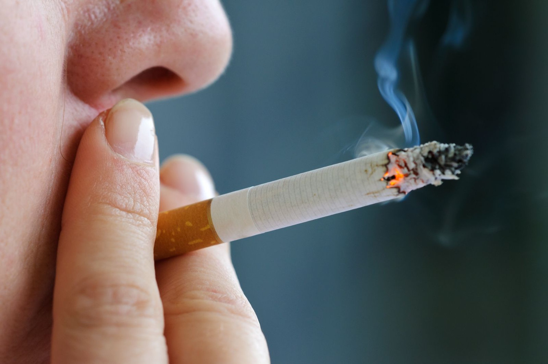 長期吸煙人士患上肺癌的風險,是非吸煙者的10至30倍。(圖片:Shutterstock) 長期吸煙人士患上肺癌的風險,是非吸煙者的10至30倍。(圖片:Shutterstock)