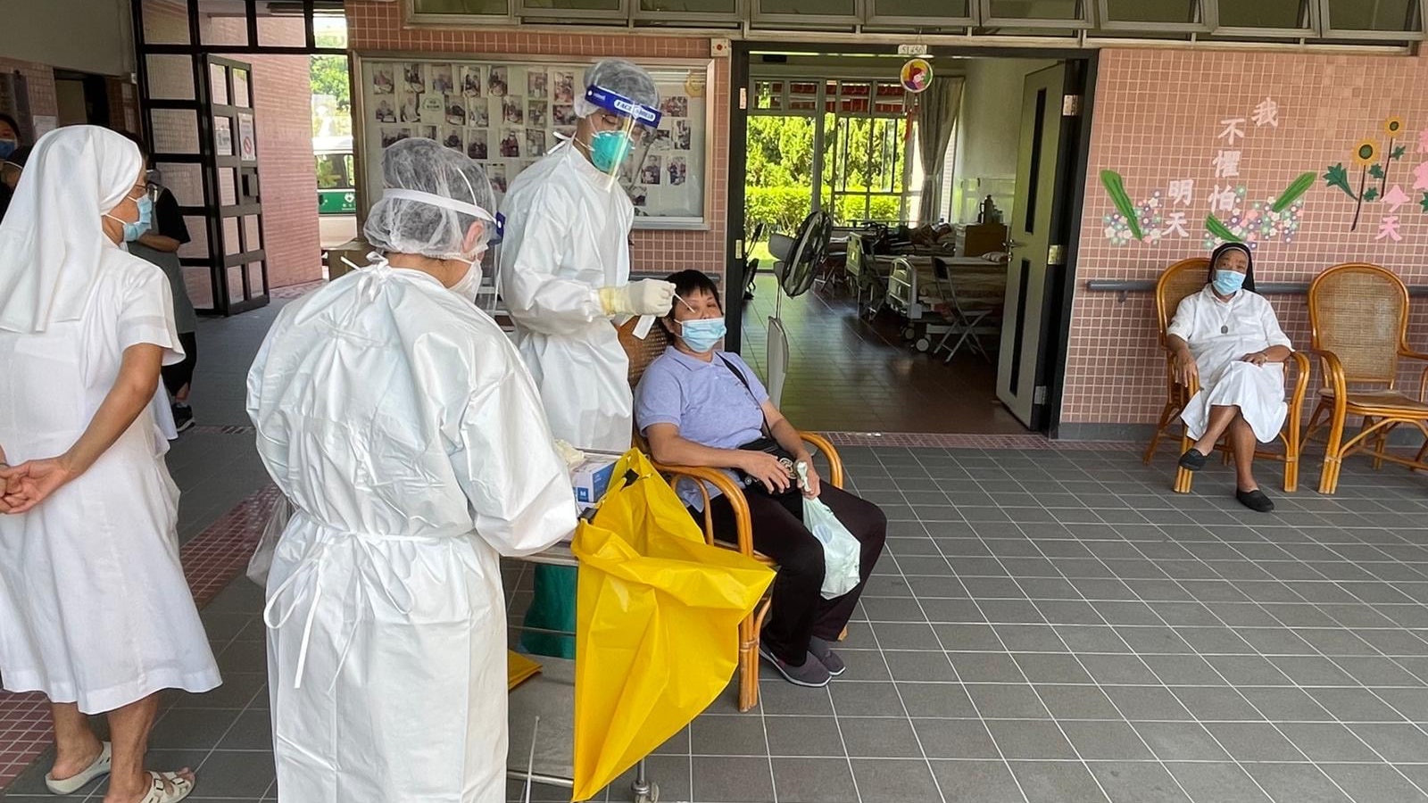 院舍推閉環管理 安老協會:有員工揚言會辭職 未爆疫僅滄海遺珠 院舍推閉環管理 安老協會:有員工揚言會辭職 未爆疫僅滄海遺珠