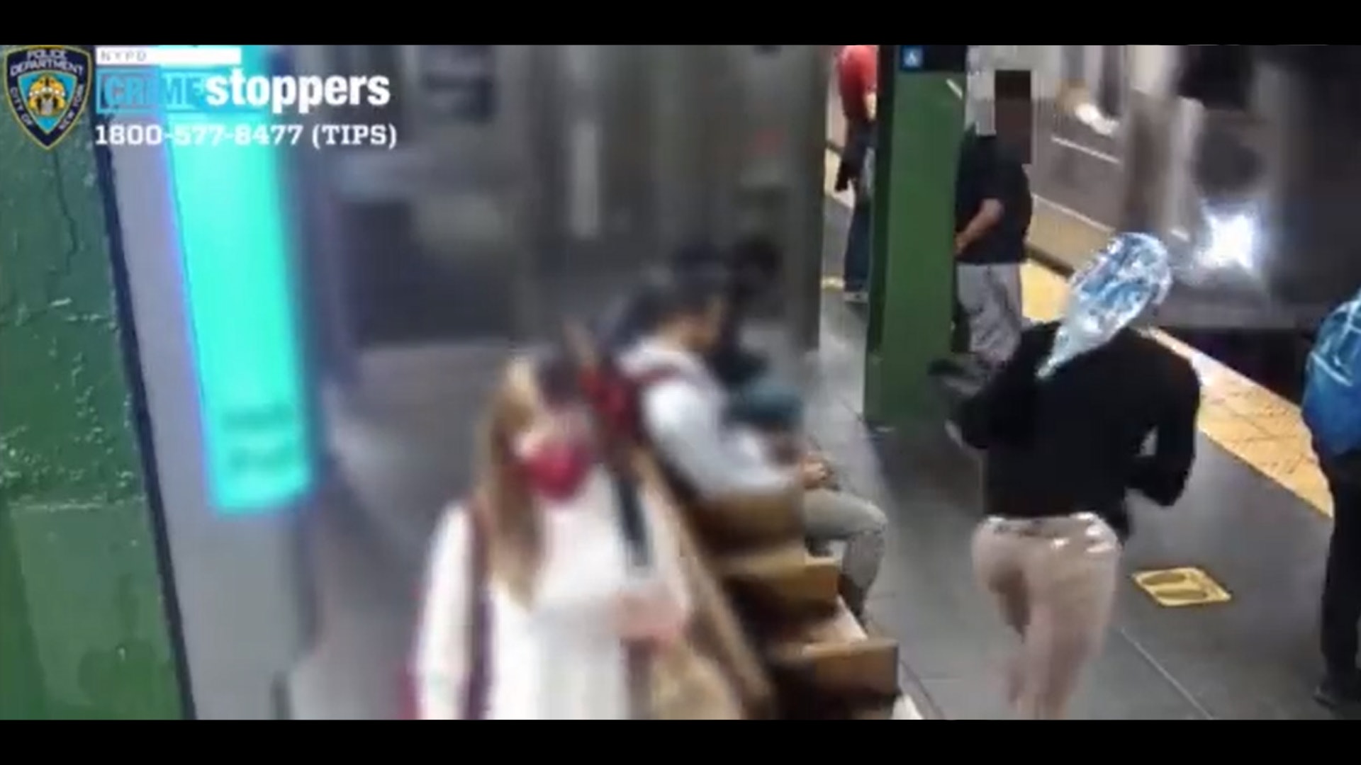 紐約地鐵乘客月台突被推險墮軌 29歲疑犯翌日重臨事發地被捕 紐約地鐵乘客月台突被推險墮軌 29歲疑犯翌日重臨事發地被捕