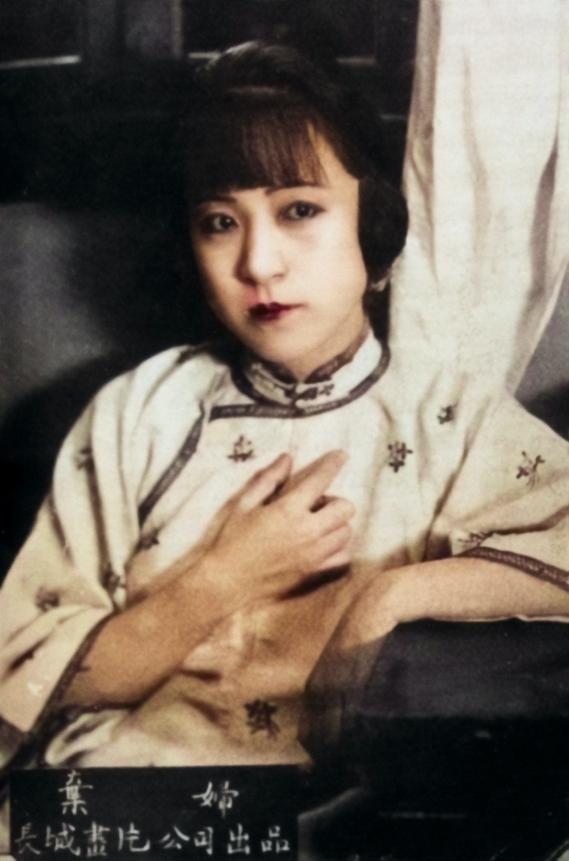 王漢倫主演從紐約遷回上海的長城畫片公司出品的《棄婦(All the World Against Her)》(圖片由作者提供) 王漢倫主演從紐約遷回上海的長城畫片公司出品的《棄婦(All the World Against Her)》(圖片由作者提供)