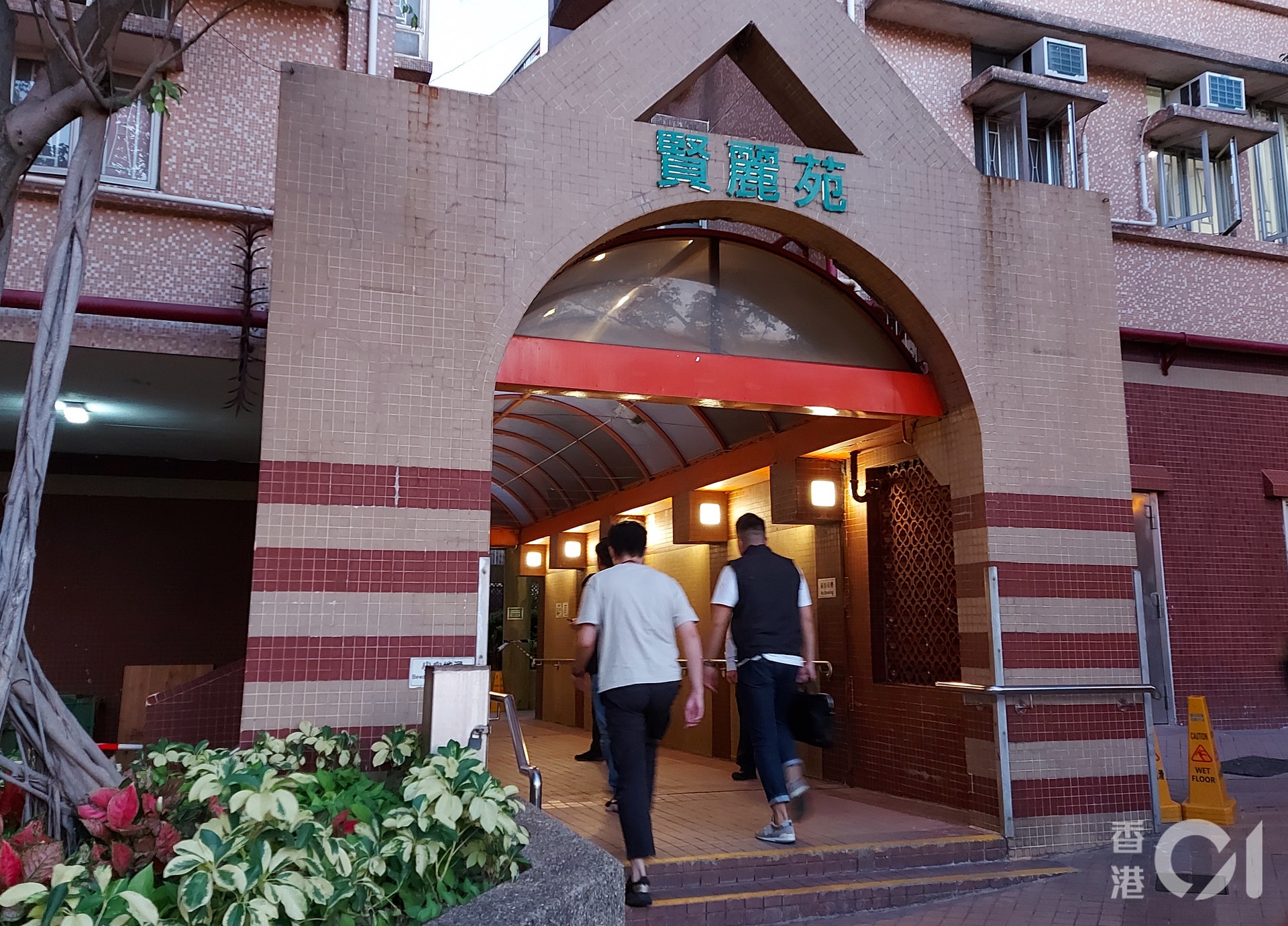 多名探員到現場調查事件。(王譯揚攝) 多名探員到現場調查事件。(王譯揚攝)