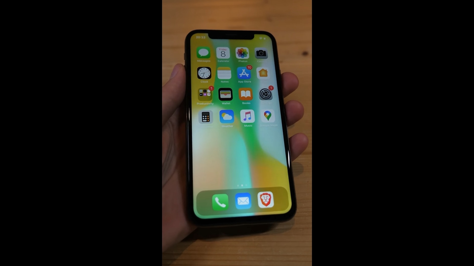 世上首部USB-C iPhone登場(
Kenny Pi/YouTube擷圖) 世上首部USB-C iPhone登場(
Kenny Pi/YouTube擷圖)
