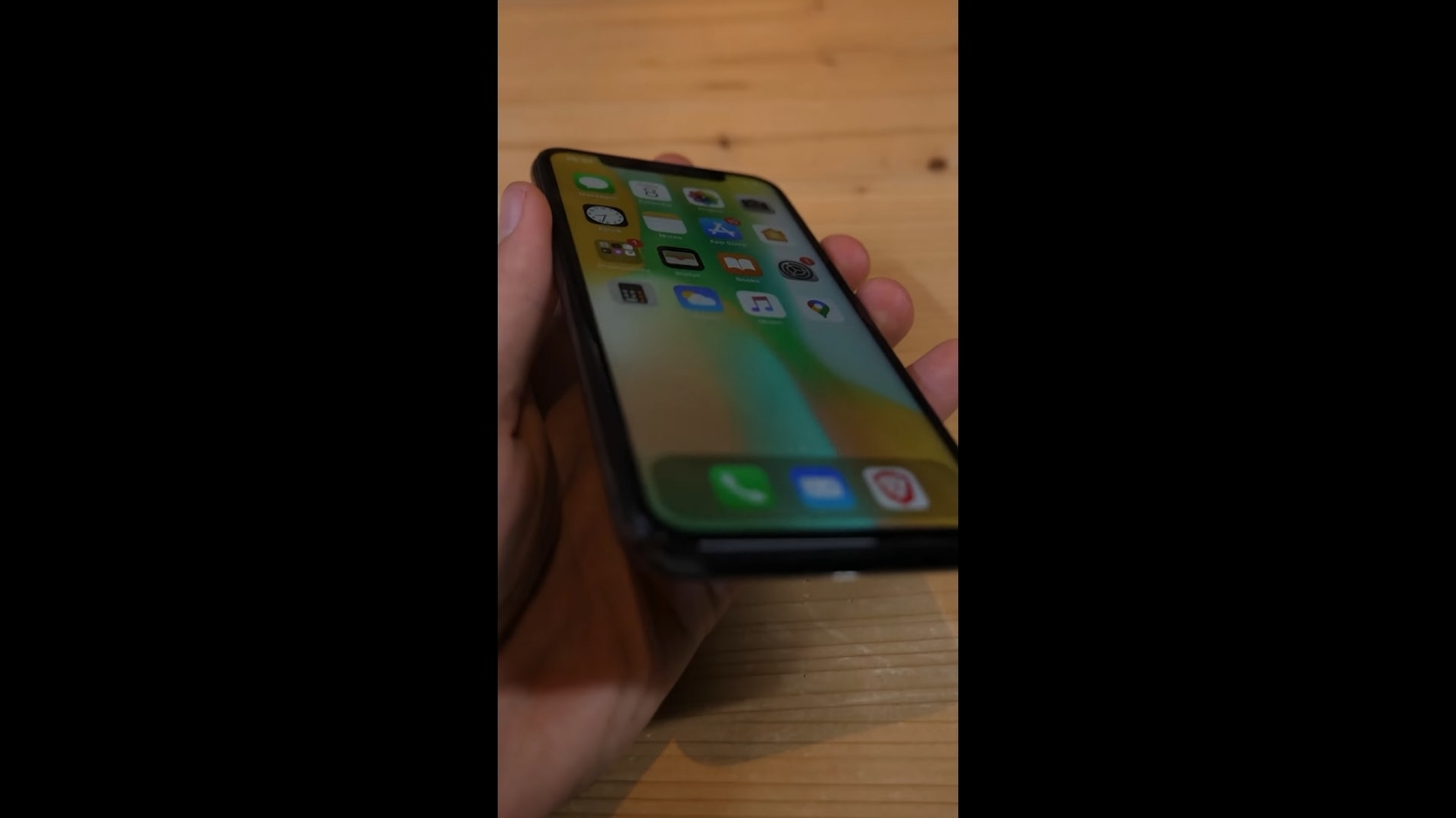 世上首部USB-C iPhone登場(
Kenny Pi/YouTube擷圖) 世上首部USB-C iPhone登場(
Kenny Pi/YouTube擷圖)