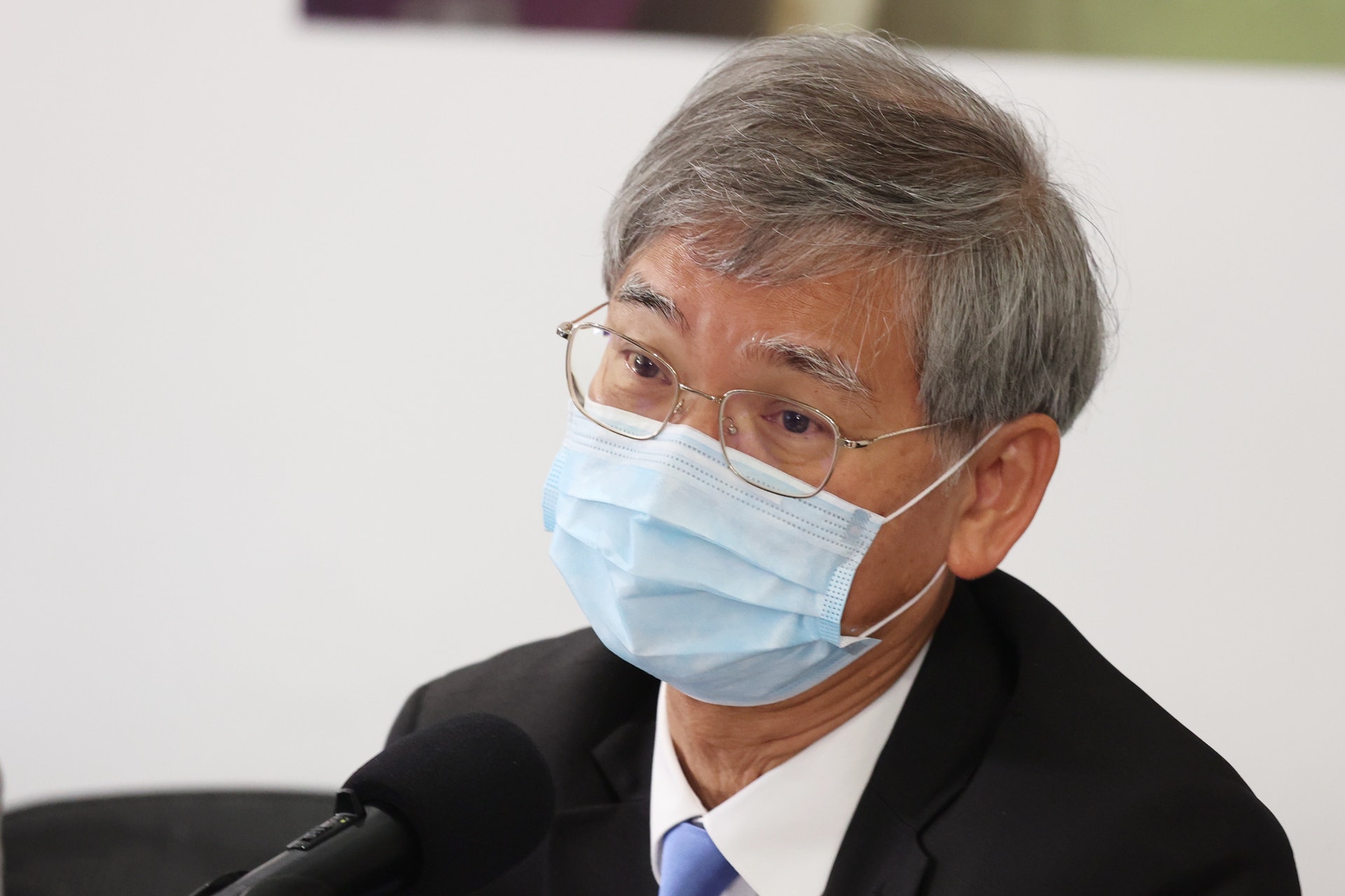 勞工及福利局長羅致光今日(15日)出席一個有關外傭服務的圓桌會議。(李澤彤攝) 勞工及福利局長羅致光今日(15日)出席一個有關外傭服務的圓桌會議。(李澤彤攝)