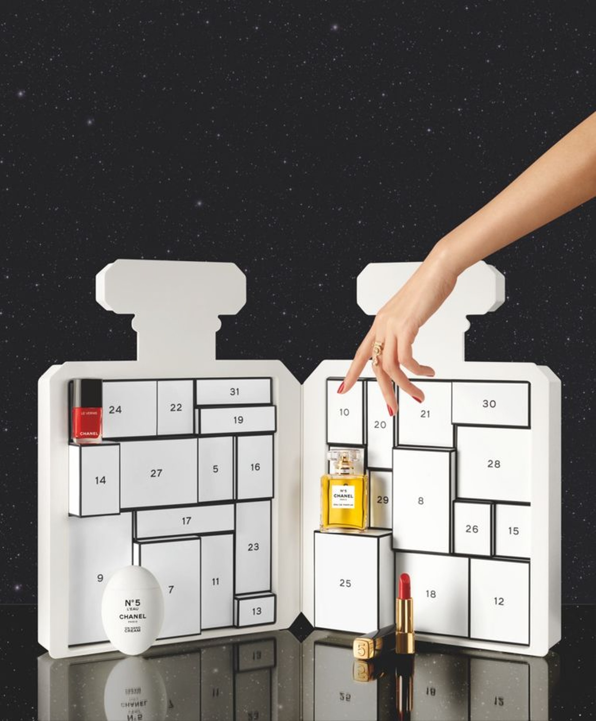 【聖誕禮物2021|聖誕倒數月曆】CHANEL聖誕倒數月曆將在11月1發售。 (CHANEL) 【聖誕禮物2021|聖誕倒數月曆】CHANEL聖誕倒數月曆將在11月1發售。 (CHANEL)
