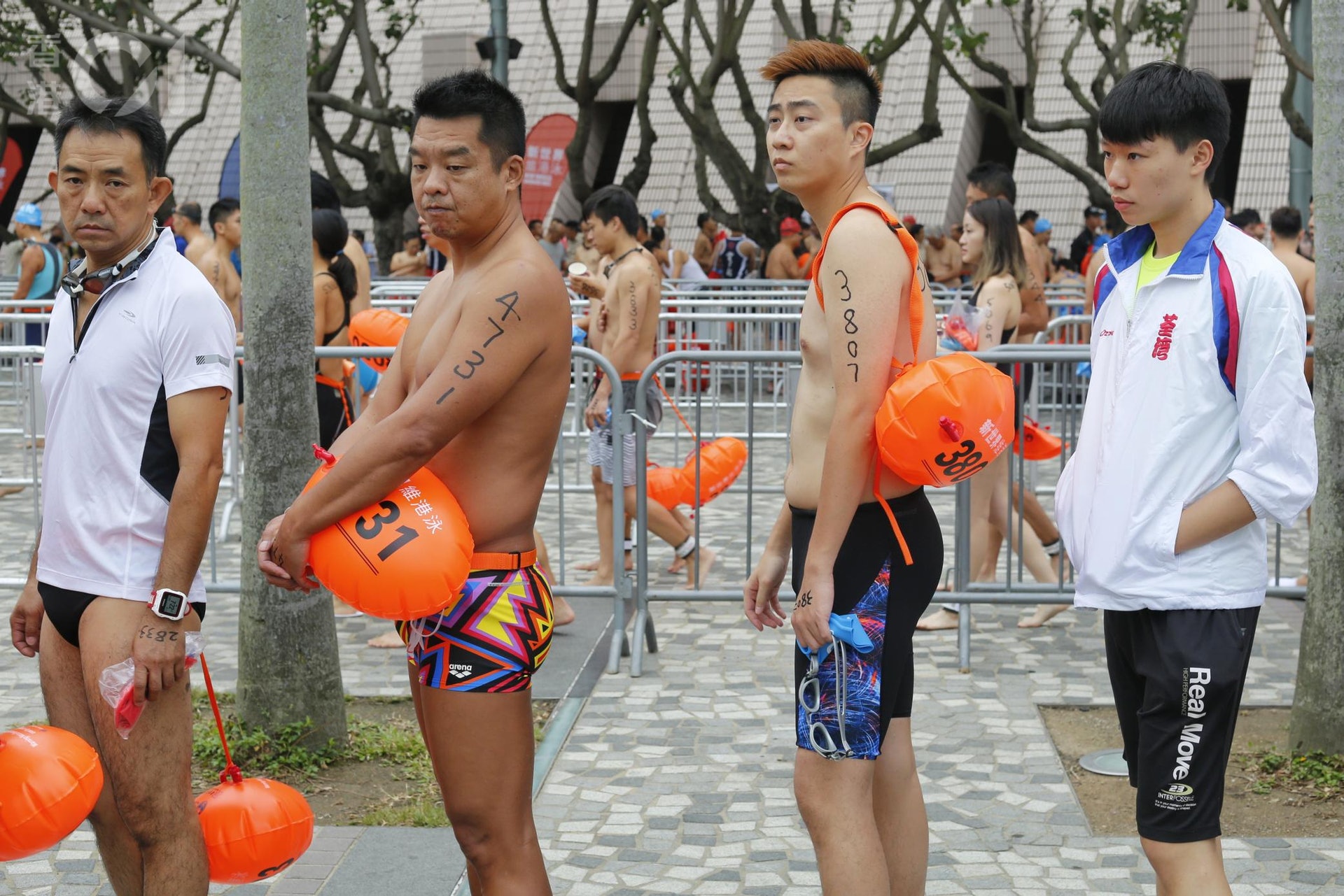 新世界維港泳已停辦兩年,對上一次為2018年10月21日,泳手由尖沙咀游向灣仔會展岸邊。(資料圖片/張浩維攝) 新世界維港泳已停辦兩年,對上一次為2018年10月21日,泳手由尖沙咀游向灣仔會展岸邊。(資料圖片/張浩維攝)
