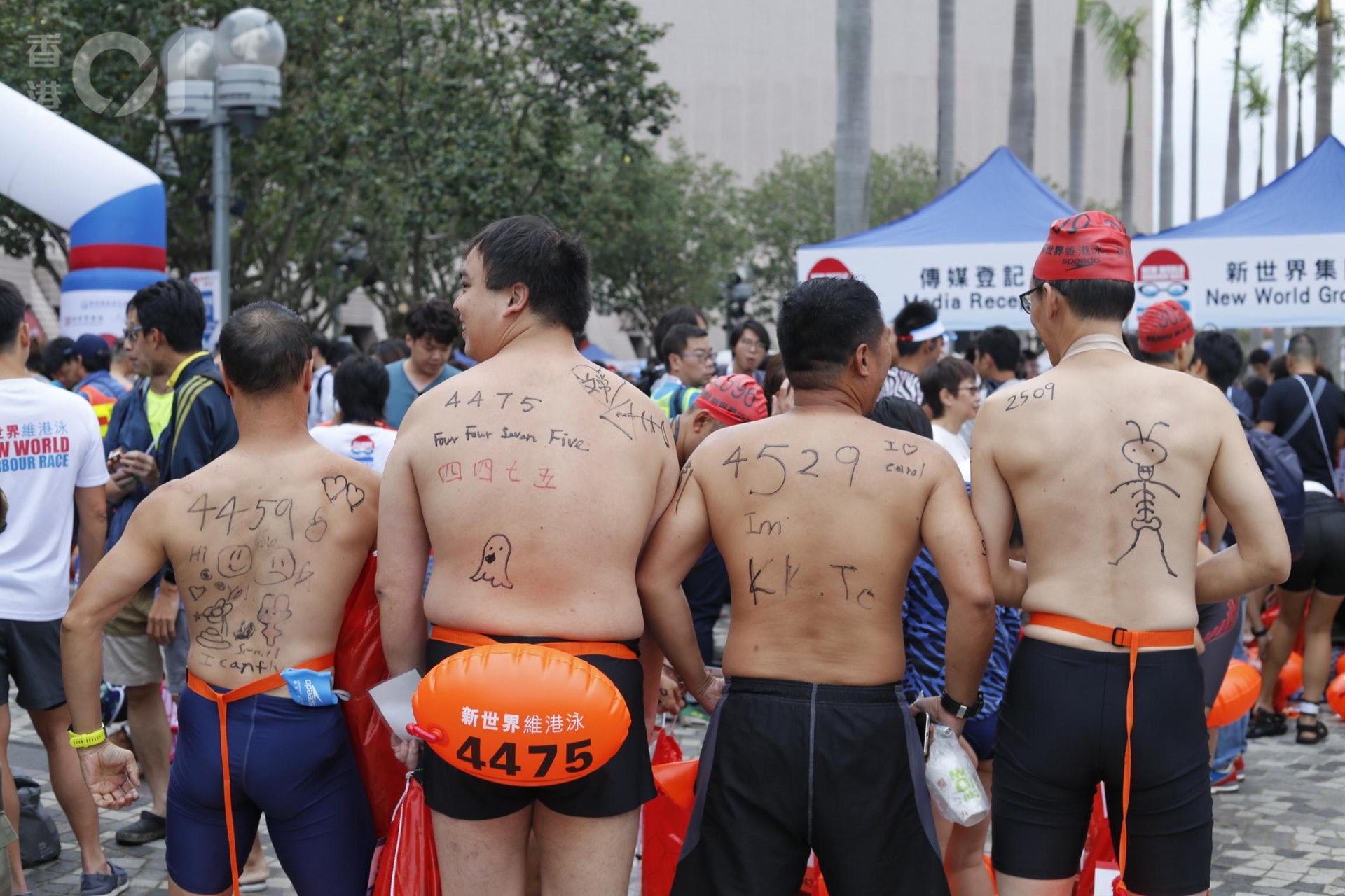 新世界維港泳已停辦兩年,對上一次為2018年10月21日,泳手由尖沙咀游向灣仔會展岸邊。(資料圖片/張浩維攝) 新世界維港泳已停辦兩年,對上一次為2018年10月21日,泳手由尖沙咀游向灣仔會展岸邊。(資料圖片/張浩維攝)