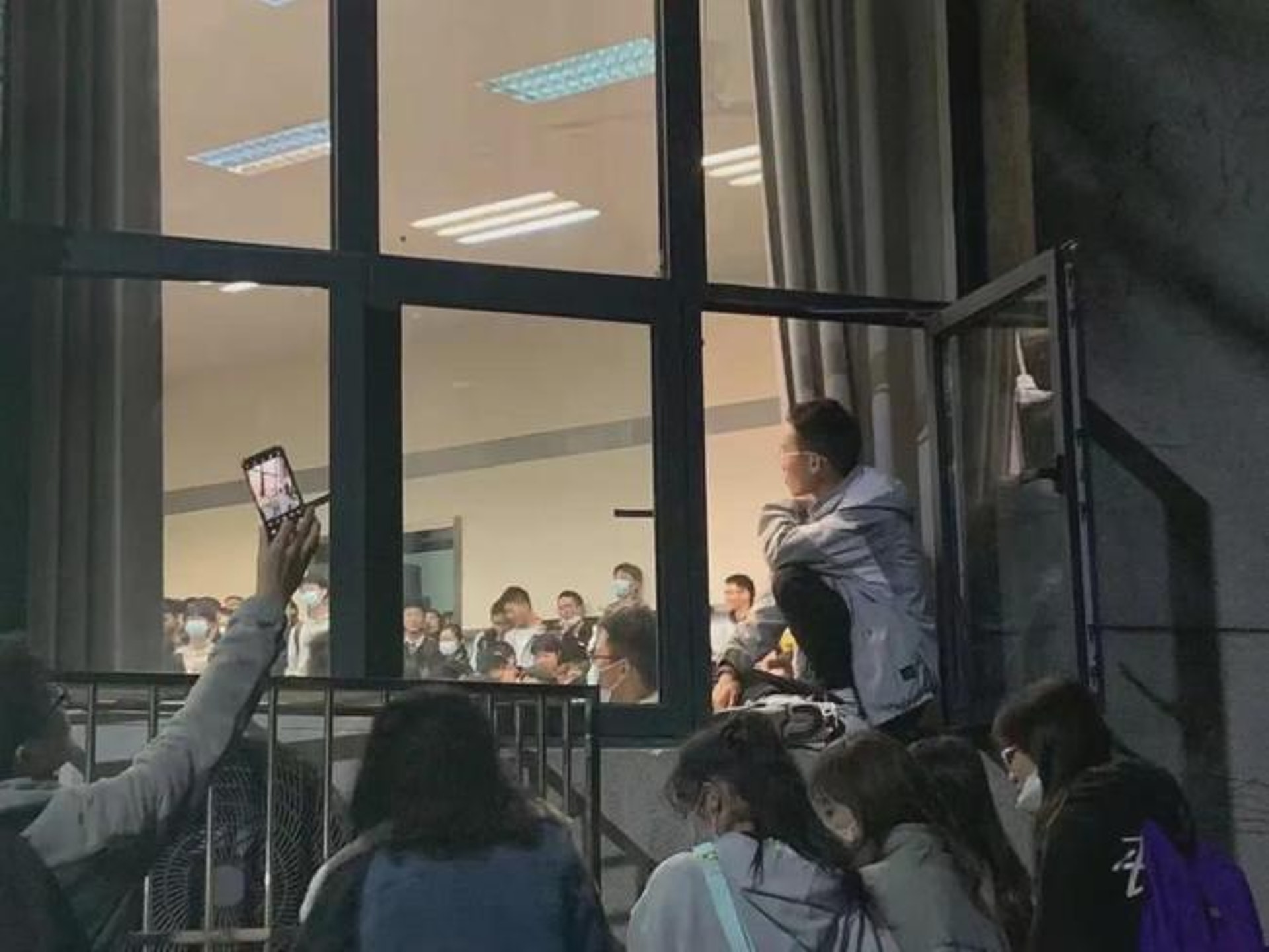 武漢大學開設「戀愛心理學講座」,收穫大量人氣。(微博) 武漢大學開設「戀愛心理學講座」,收穫大量人氣。(微博)