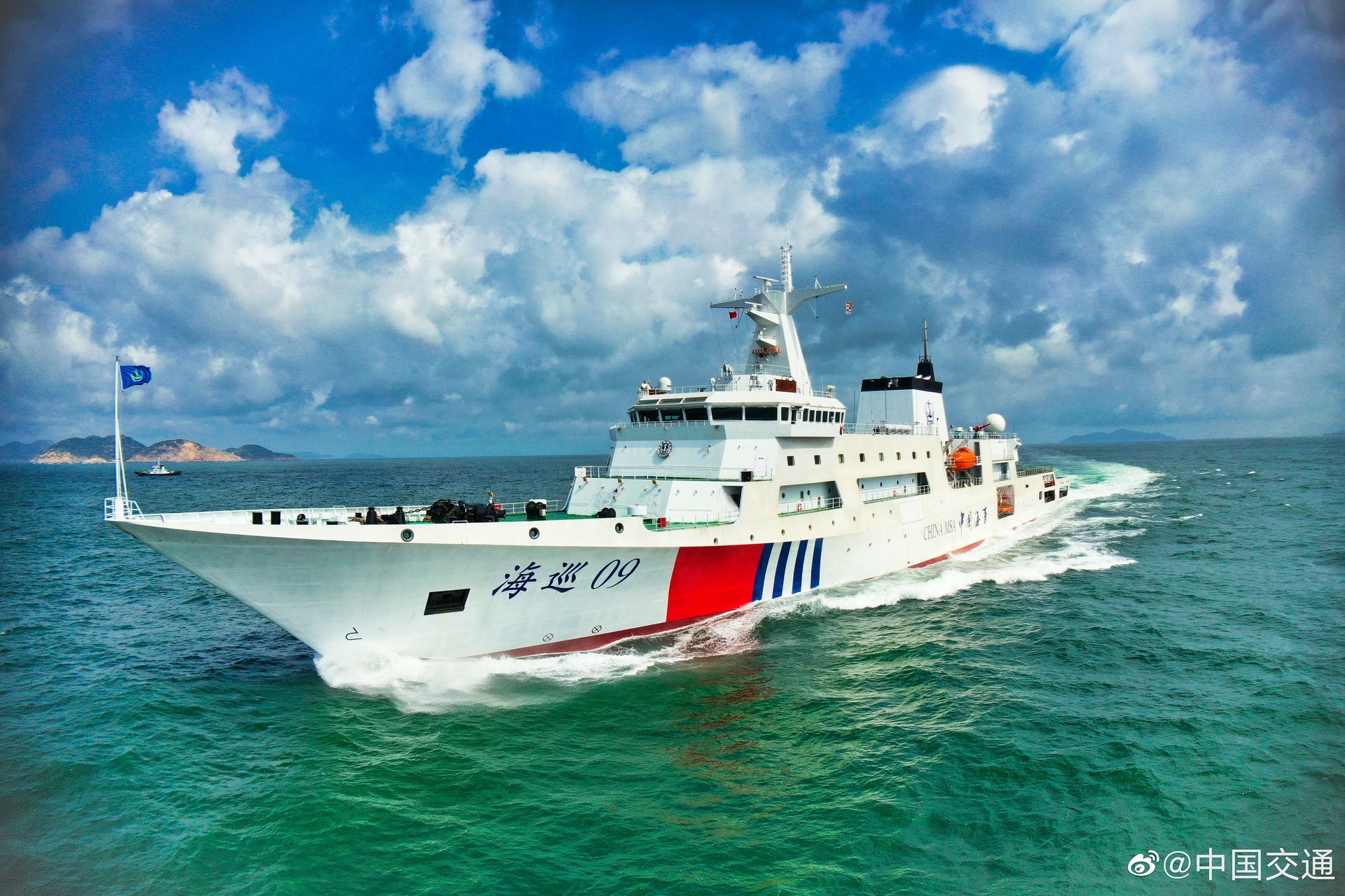 「海巡09」輪是中國目前噸位最大公務執法船,亦是是海事系統首艘萬噸級深遠海綜合指揮旗艦。(微博) 「海巡09」輪是中國目前噸位最大公務執法船,亦是是海事系統首艘萬噸級深遠海綜合指揮旗艦。(微博)