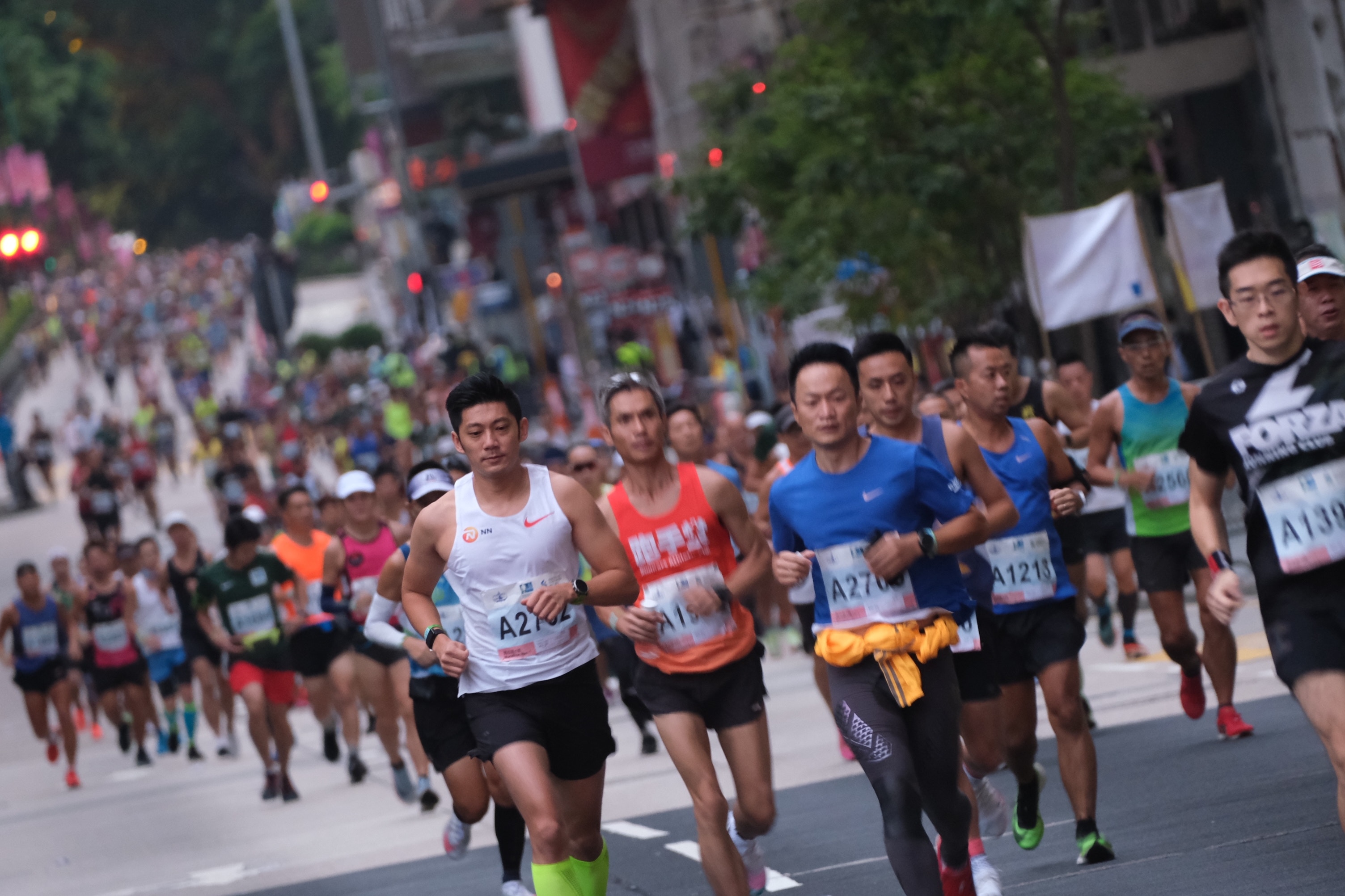Standard Chartered Marathon. Latest｜10 runners sent to hospital, 1
