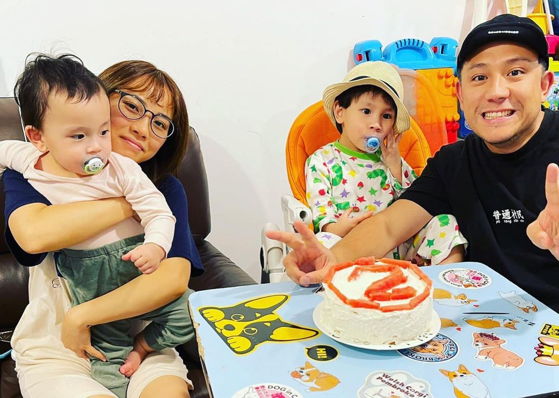 張致恆雖然負面新聞多多,但對老婆及兩個兒子來說,亦有盡心盡力做好爸爸好老公。(IG@stevencheung) 張致恆雖然負面新聞多多,但對老婆及兩個兒子來說,亦有盡心盡力做好爸爸好老公。(IG@stevencheung)