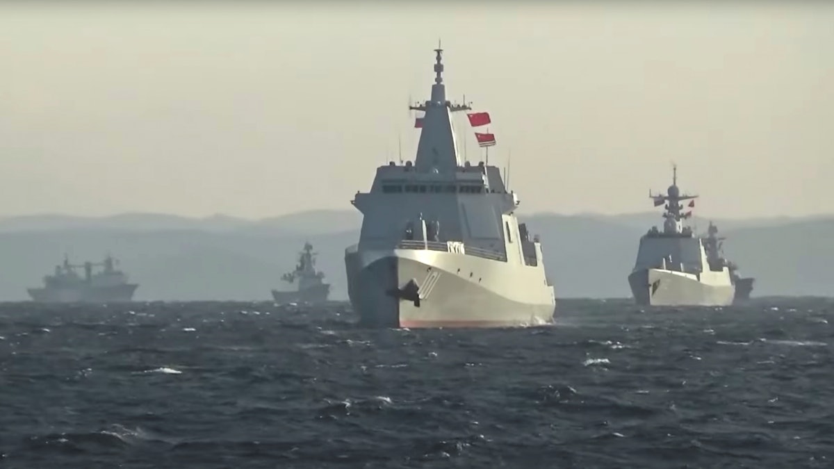 中俄艦隊海上聯合巡航繞行日本 岸信夫:意在示威 中俄艦隊海上聯合巡航繞行日本 岸信夫:意在示威