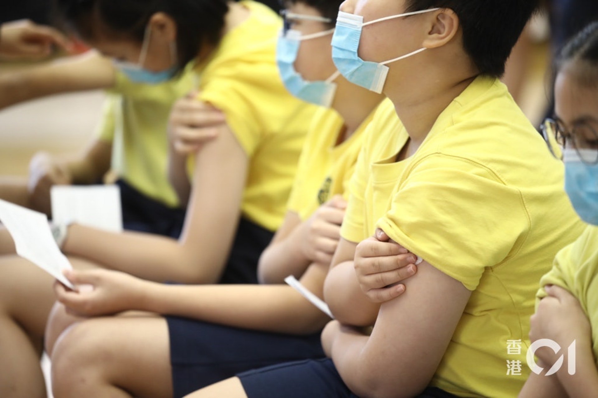 公私營合作外展隊或衞生署外展隊會到參與學校，為學童免費接種疫苗 (圖片: HK01)