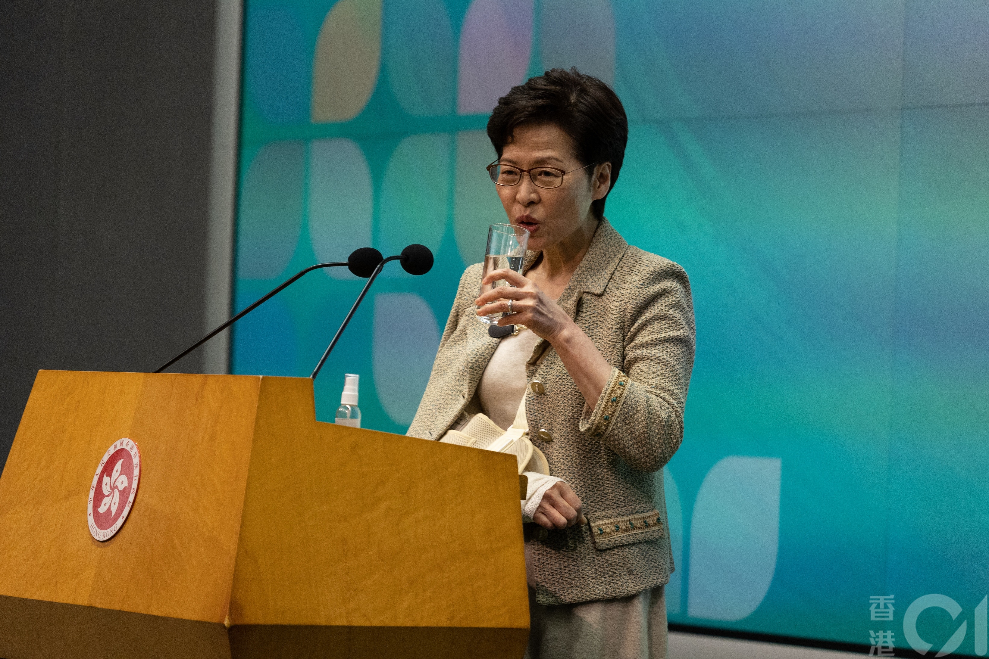 拒續《經濟學人》記者簽證　林鄭稱屬港自治範圍：我都俾美國拒批