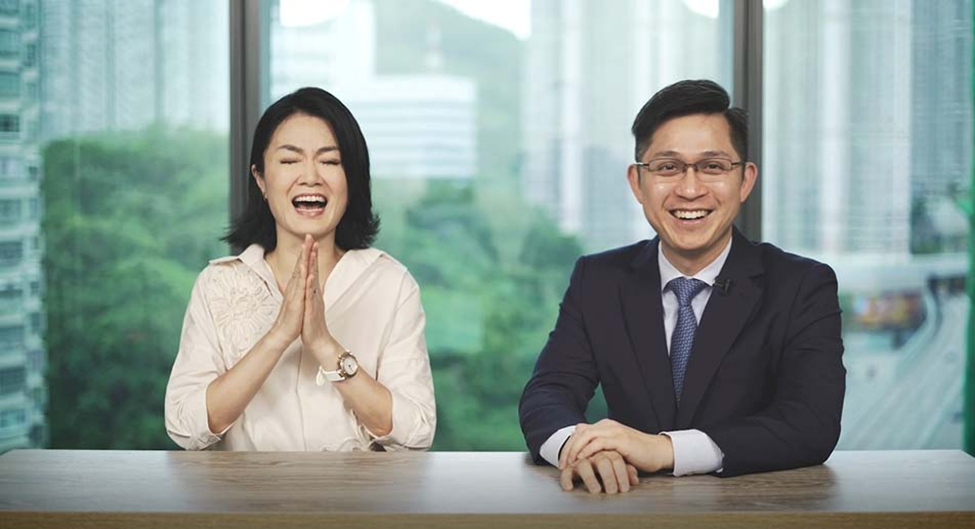 方健儀與張誠謙醫生玩成語遊戲,大考中文與急才。 方健儀與張誠謙醫生玩成語遊戲,大考中文與急才。