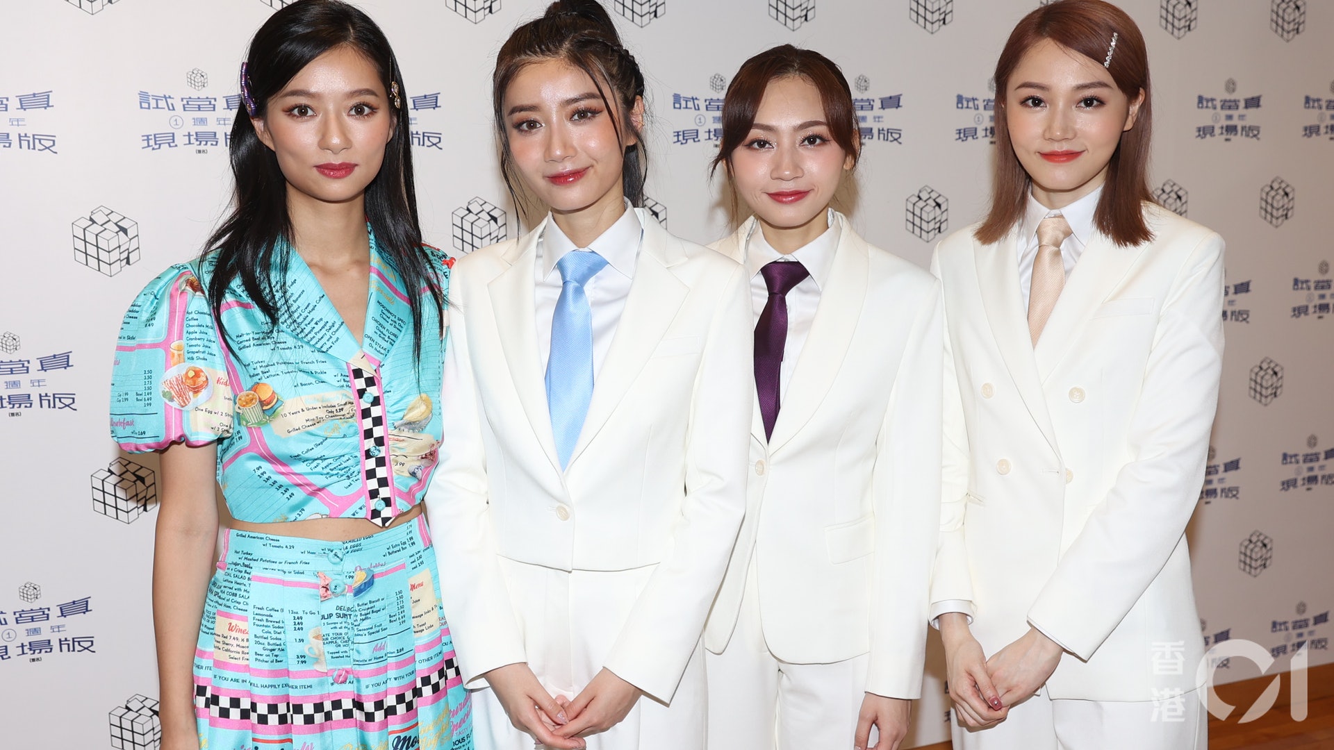 試當真 Jessica見始創期5人照感觸落淚 而家台前幕後加埋幾十人 試當真 Jessica見始創期5人照感觸落淚 而家台前幕後加埋幾十人