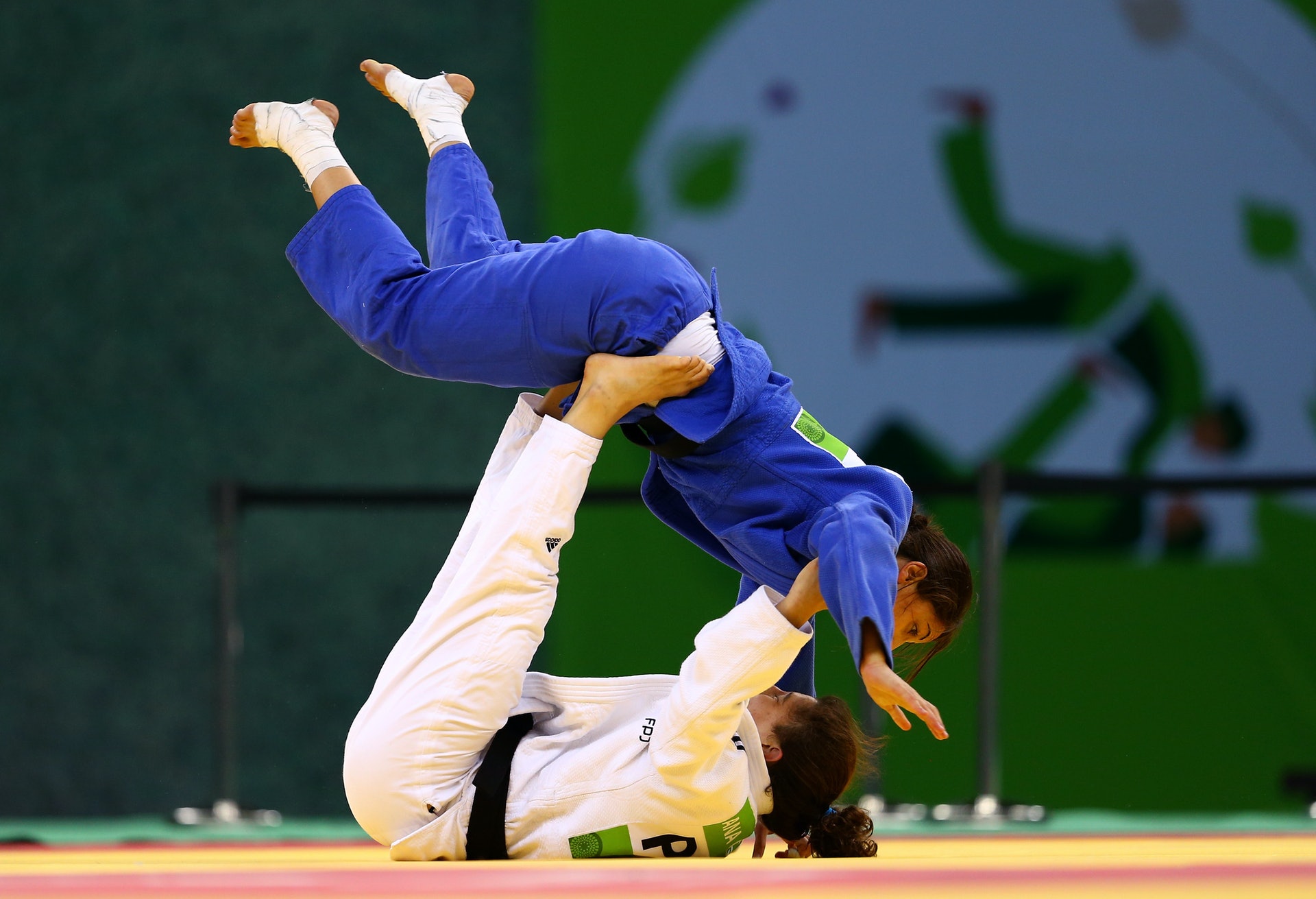 巴投(Tomoe nage)是柔道中極具代表性的捨身技。(圖片來自:Getty Images) 巴投(Tomoe nage)是柔道中極具代表性的捨身技。(圖片來自:Getty Images)