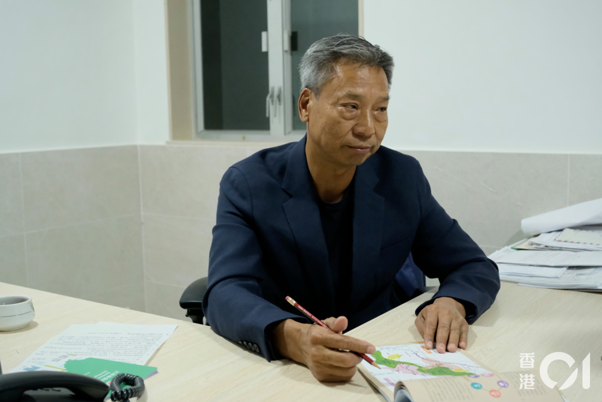 元朗區議員、前新田鄉事委員會主席文富穩指,文世歌祖有6,000子孫,文水塘會結構更複雜。(歐嘉樂攝) 元朗區議員、前新田鄉事委員會主席文富穩指,文世歌祖有6,000子孫,文水塘會結構更複雜。(歐嘉樂攝)