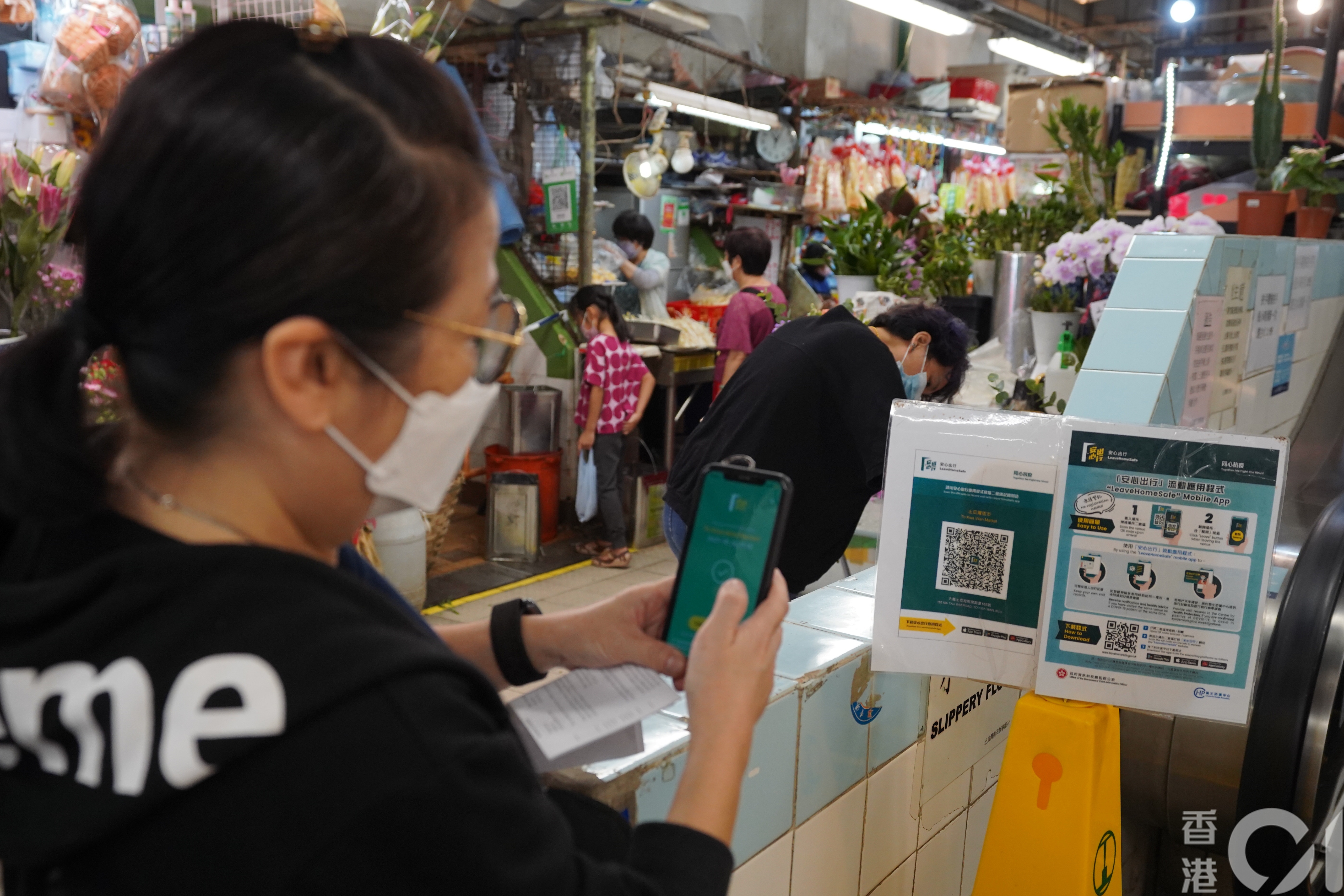 安心出行｜聶德權料大部份人使用無困難　彈性處理入街市抽查資料