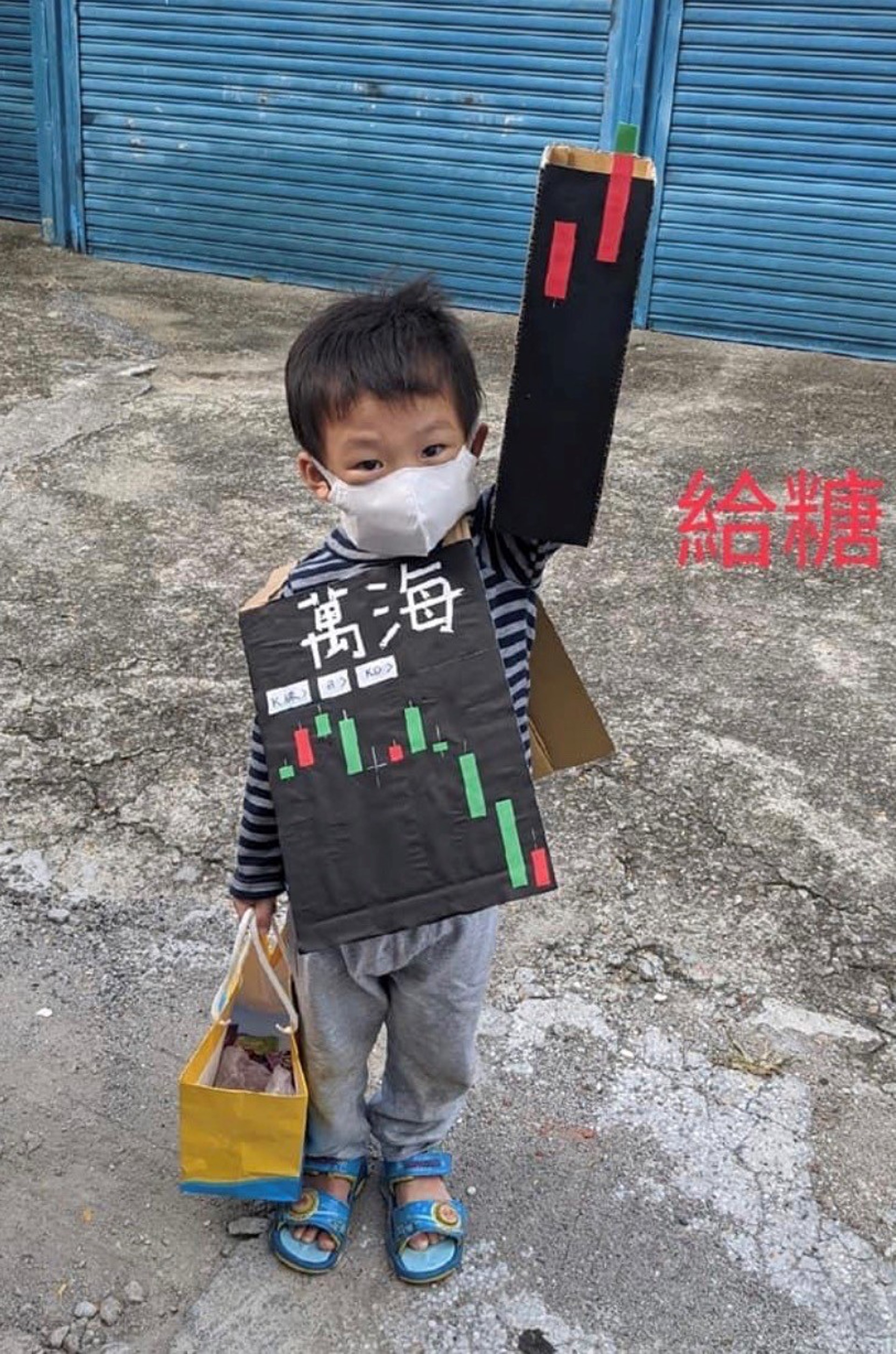 萬聖節最強變裝?(家有男孩崩潰日常/FB) 萬聖節最強變裝?(家有男孩崩潰日常/FB)