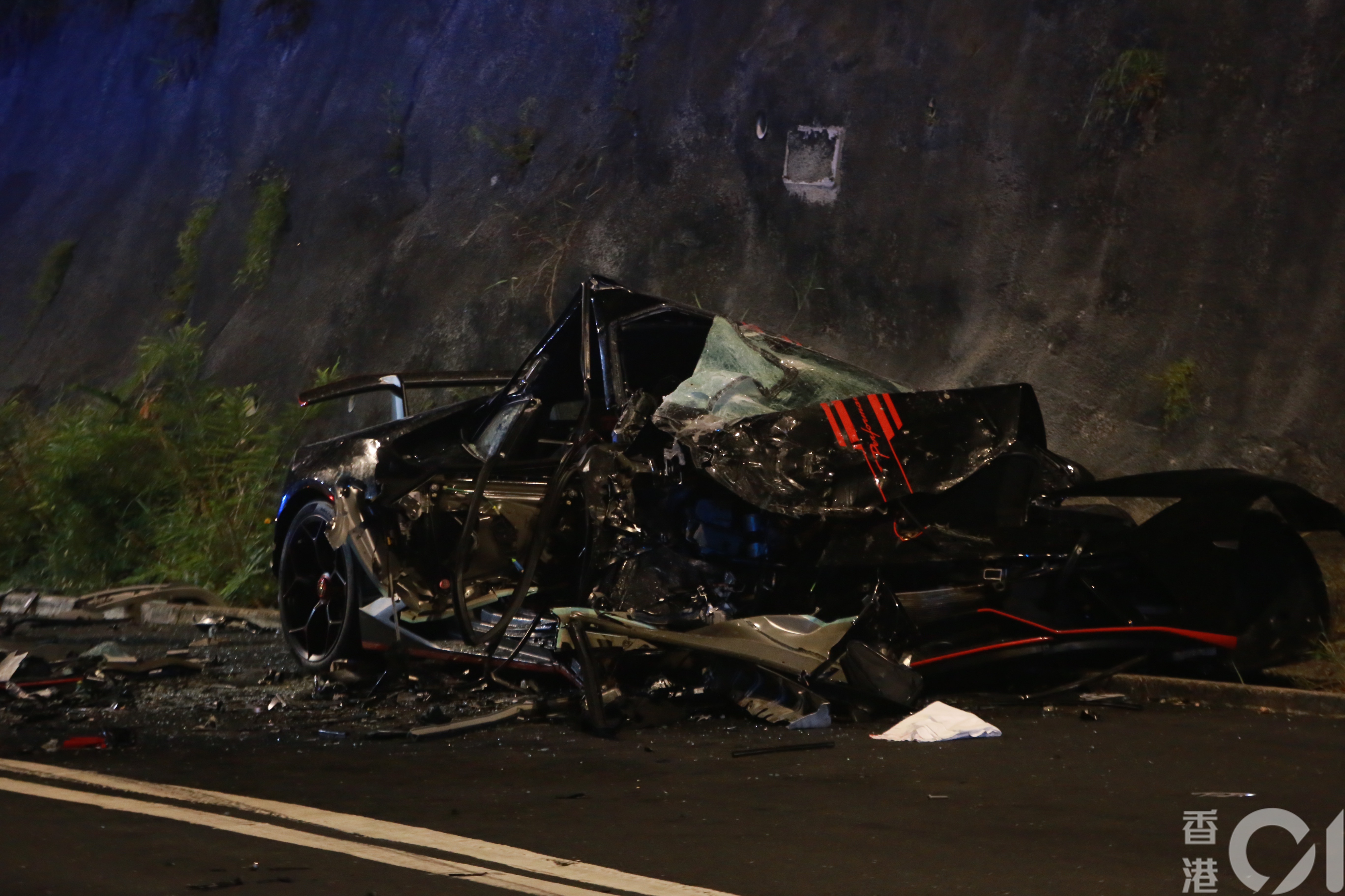 涉事林寶堅尼在撞車後變成廢鐵。（林振華攝）