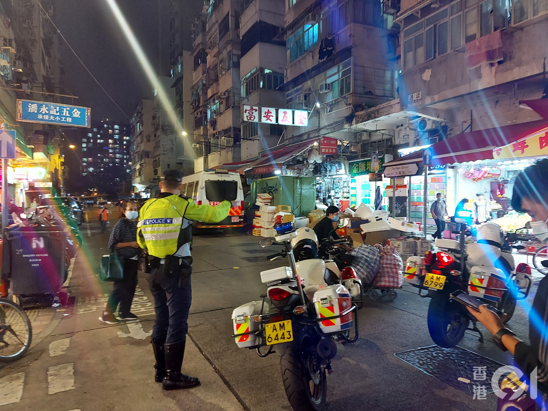 深水埗大南街中年男子墮樓送院搶救不治 深水埗大南街中年男子墮樓送院搶救不治