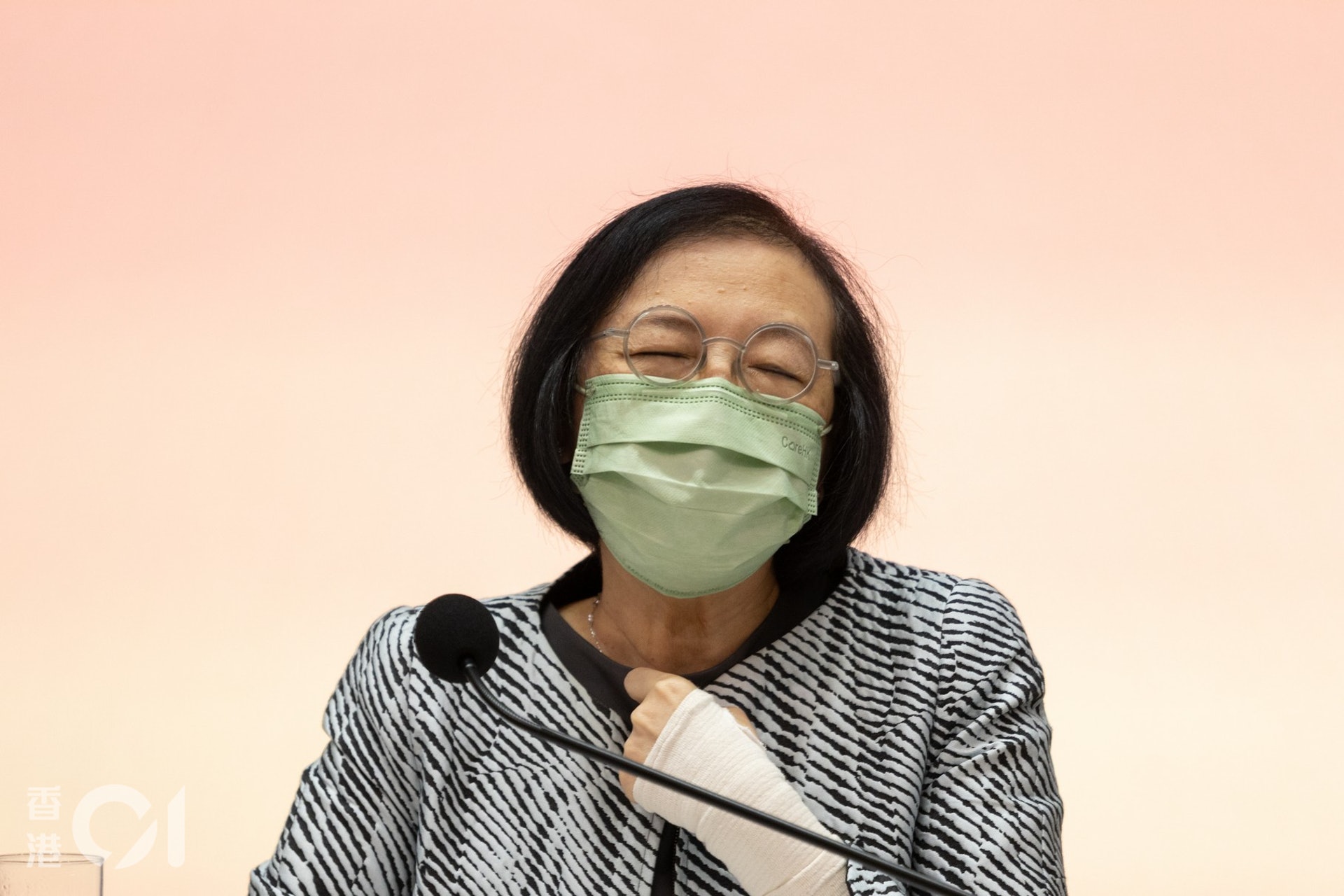 食物及衞生局局長陳肇始11月初在記者會上坦言,本港已達到「清零」的目標,惟在「外防輸入,內防反彈」的原則下,要不斷收緊和調校防疫措施,才能令疫情爆發風險降到最低,以便日後與內地通關。(資料圖片) 食物及衞生局局長陳肇始11月初在記者會上坦言,本港已達到「清零」的目標,惟在「外防輸入,內防反彈」的原則下,要不斷收緊和調校防疫措施,才能令疫情爆發風險降到最低,以便日後與內地通關。(資料圖片)