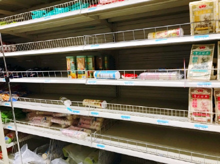 針對搶購潮，中國國家糧食和物資儲備局糧食儲備司司長秦玉雲出面澄清，國內糧食市場供應完全有保障。